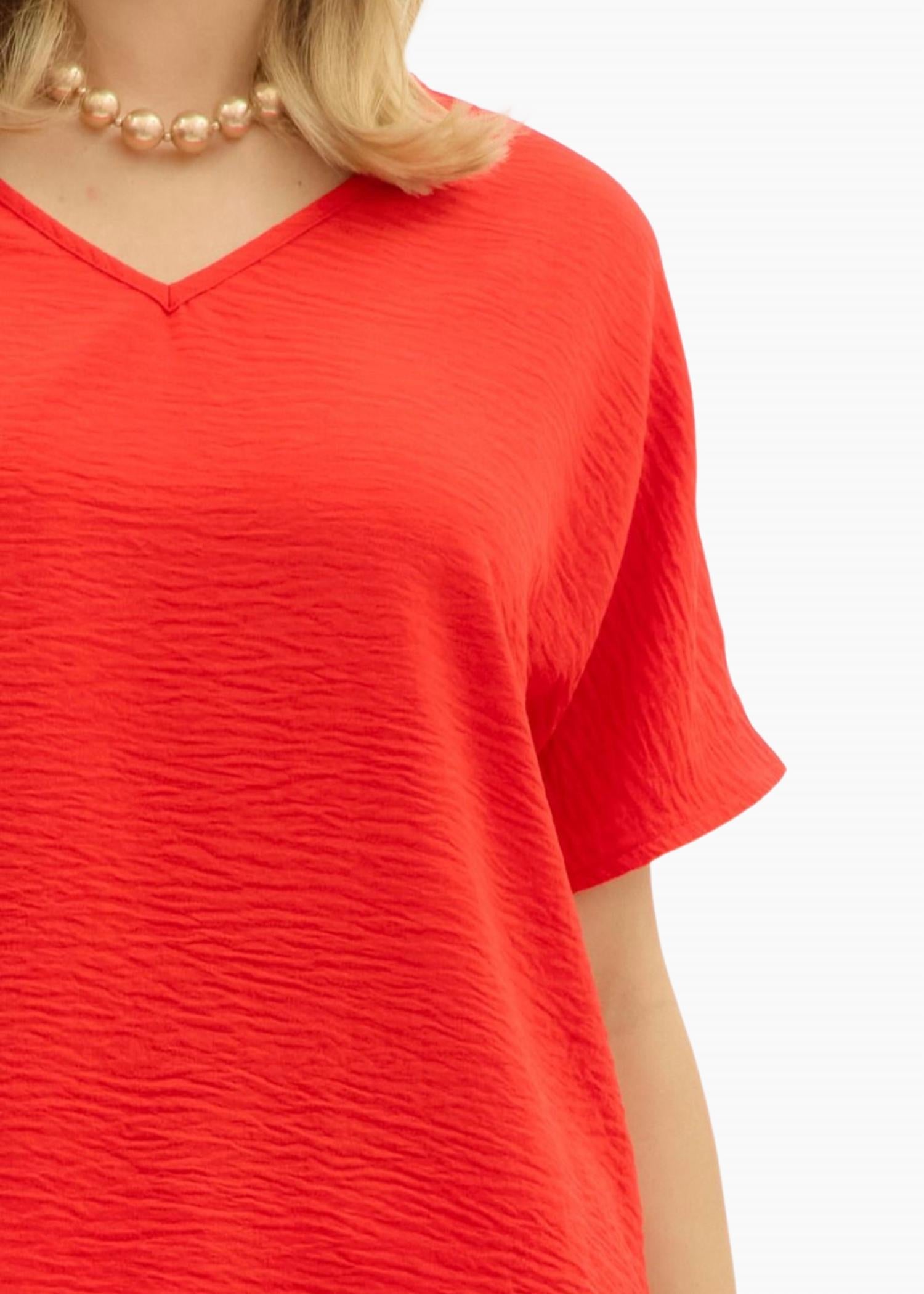 Dana V-Neck Short Sleeve Pullover Top In Red