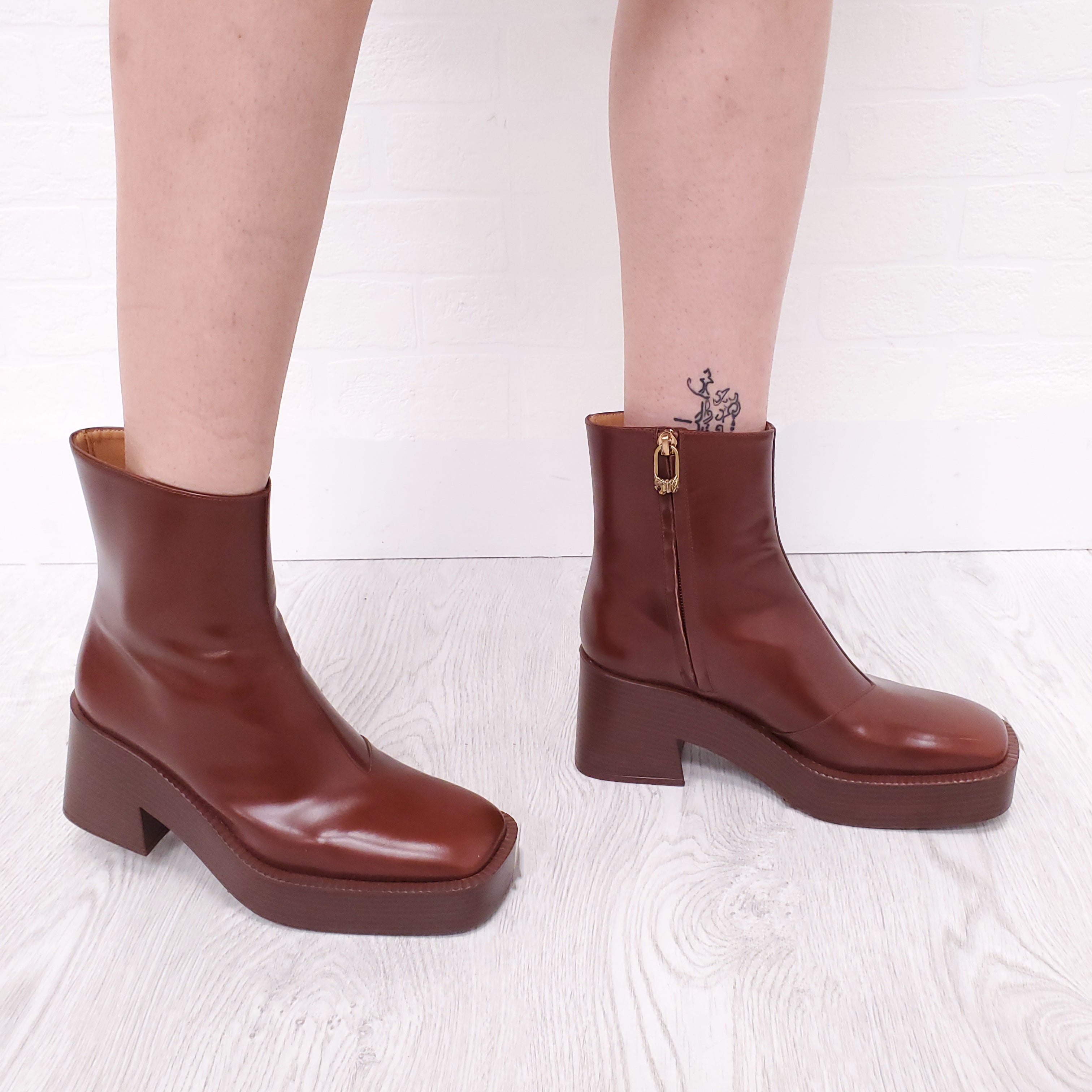 TOD’S BROWN LEATHER BOOTS - SIZE 36