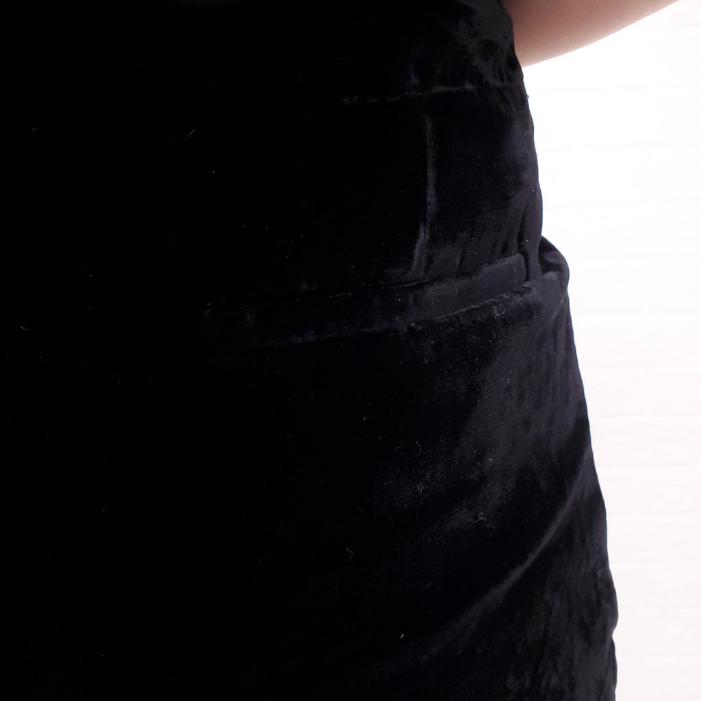 CHANEL BLACK VELVET SKIRT WITH LOGO - SIZE 40