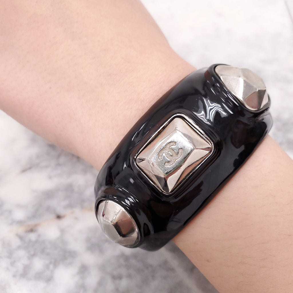 CHANEL VINTAGE BLACK ENAMEL CUFFS