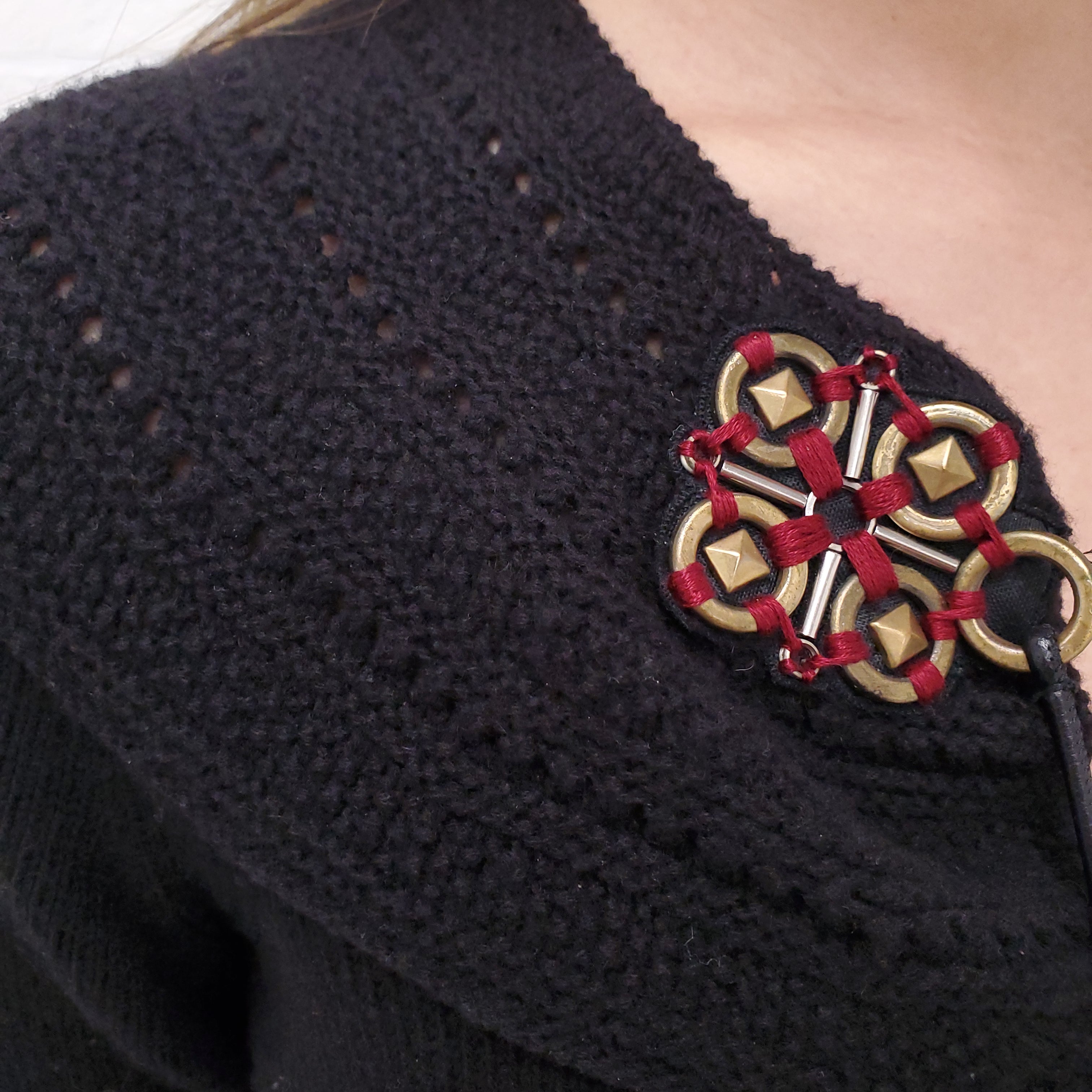 GUCCI BLACK SWEATER WITH TASSEL DETAIL - SIZE M