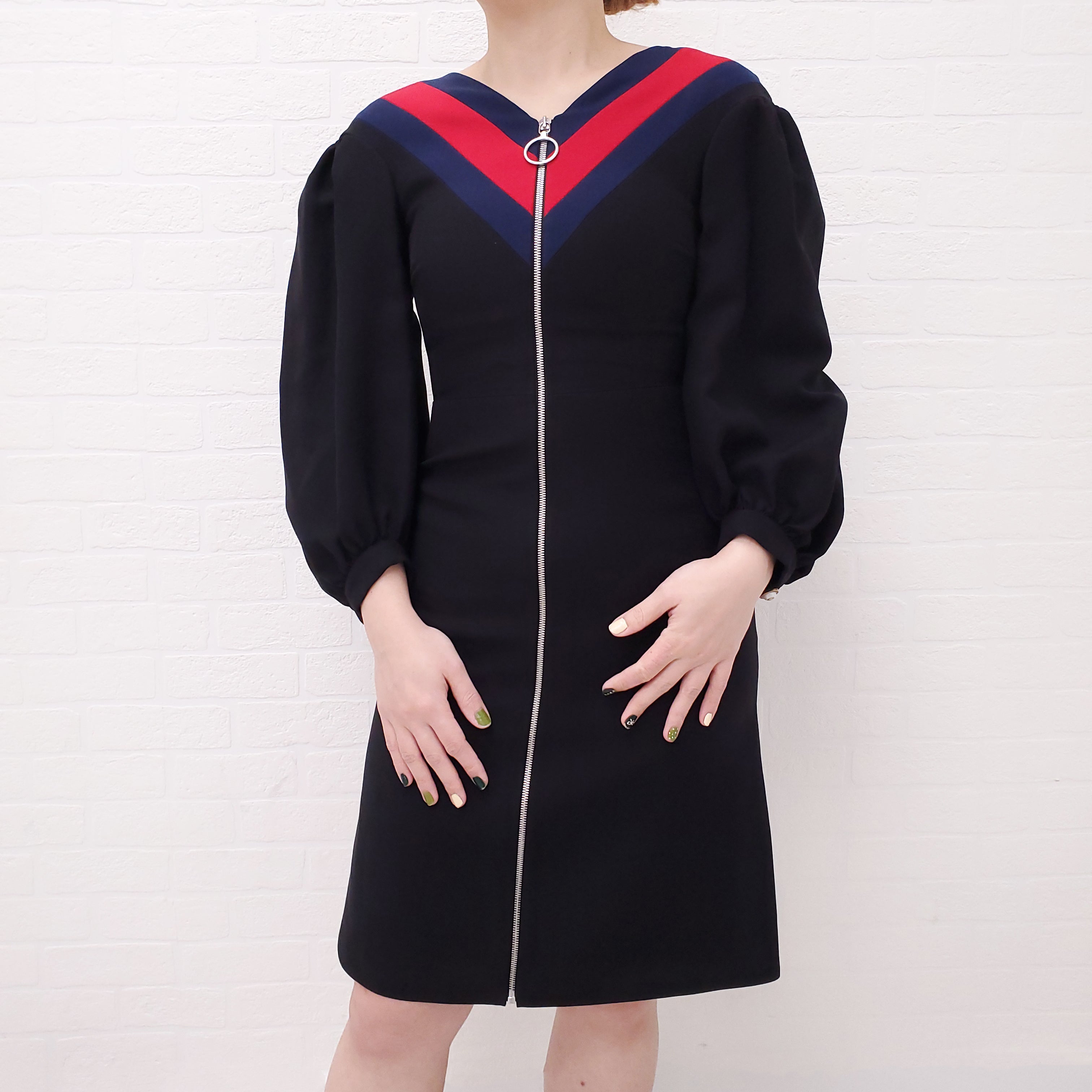 GUCCI BLACK ZIPPER DRESS WITH RED & BLUE STRIPE COLLAR - SIZE 36
