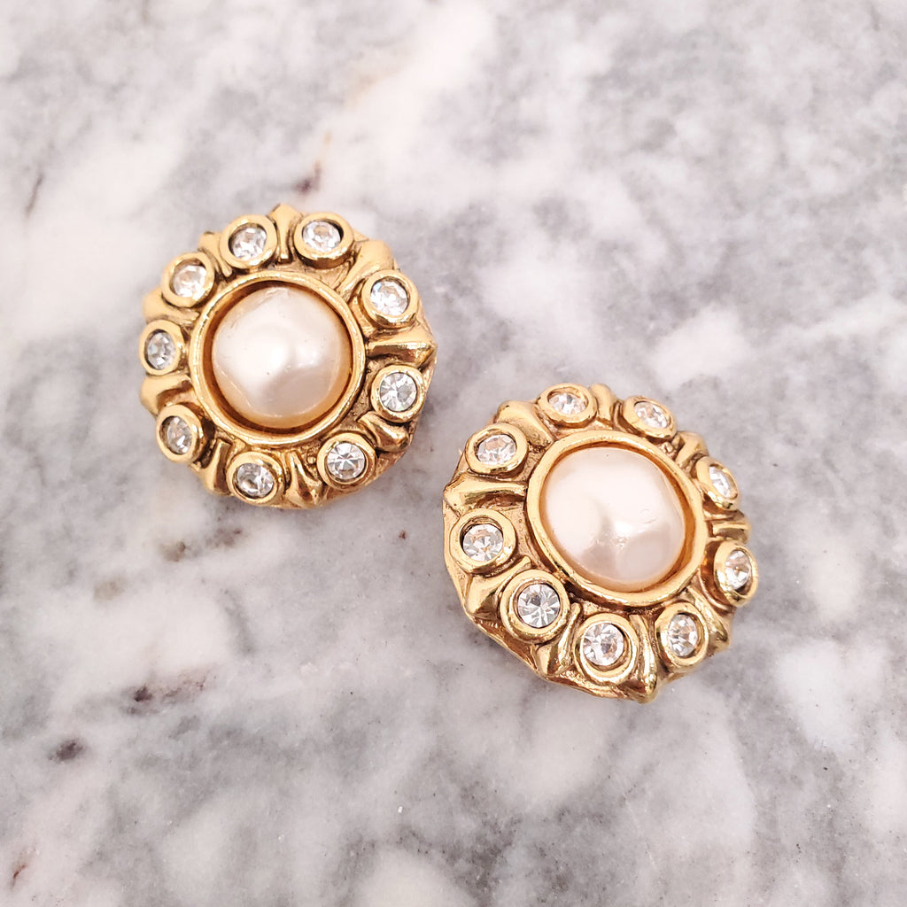 CHANEL PEARL VINTAGE EARRINGS