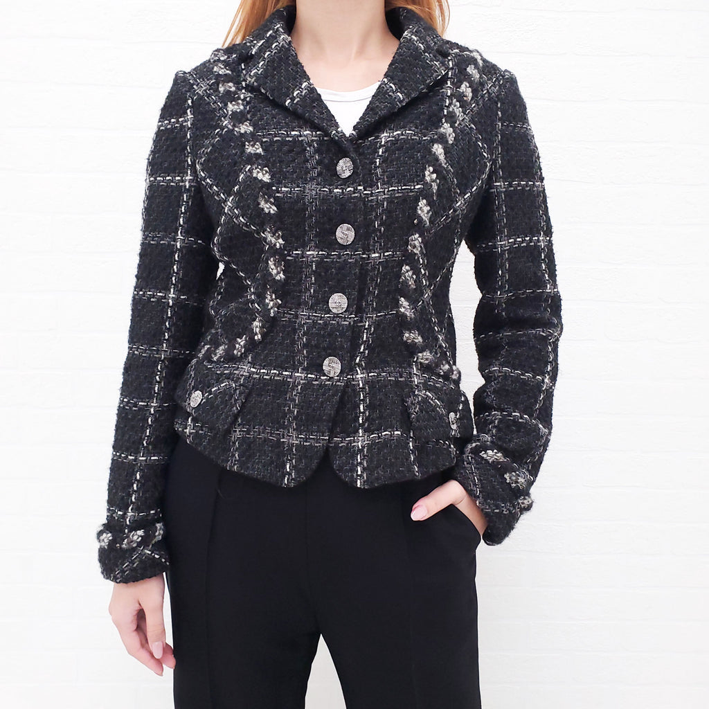 CHANEL TWEED GREY AND WHITE BLAZER - SIZE 38