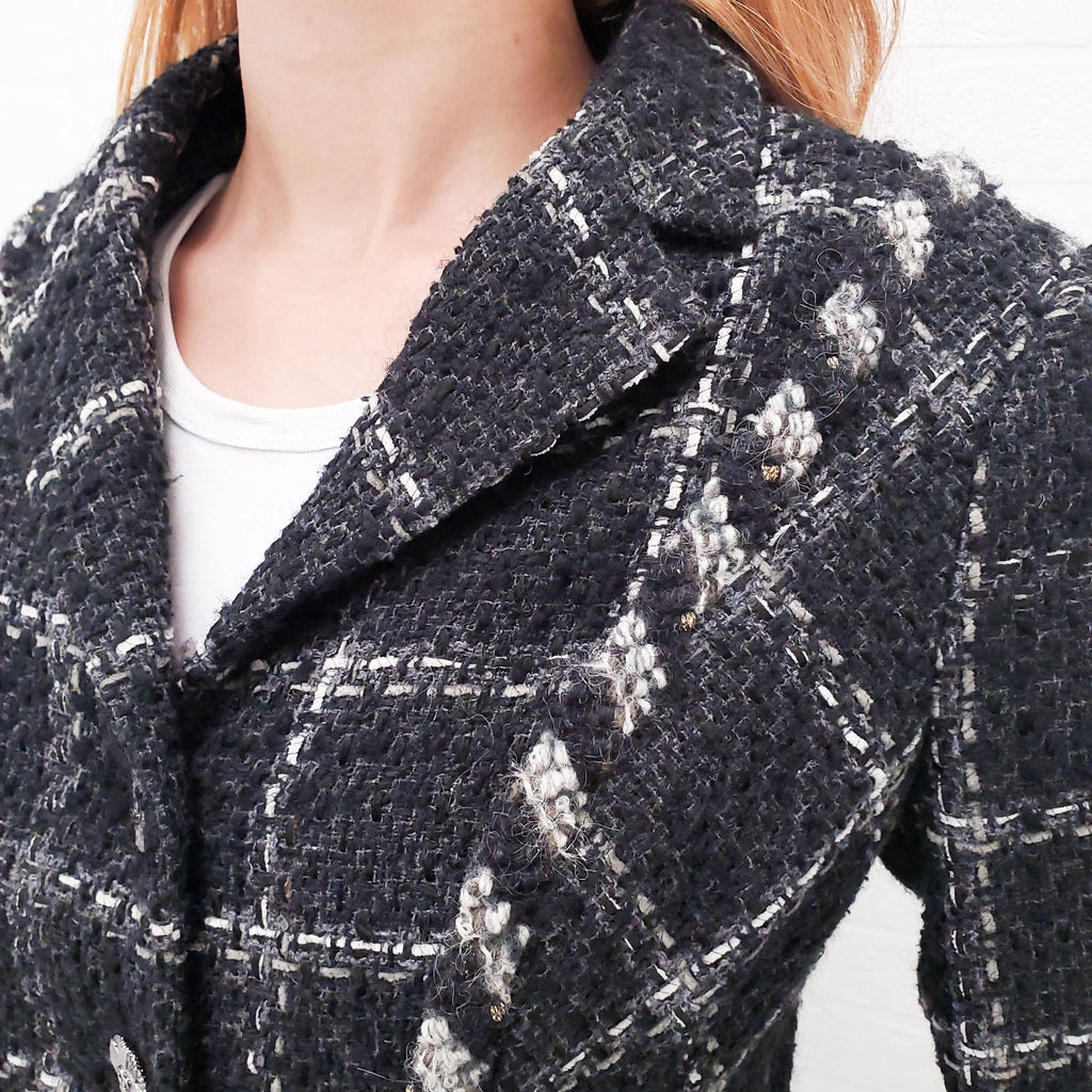CHANEL TWEED GREY AND WHITE BLAZER - SIZE 38