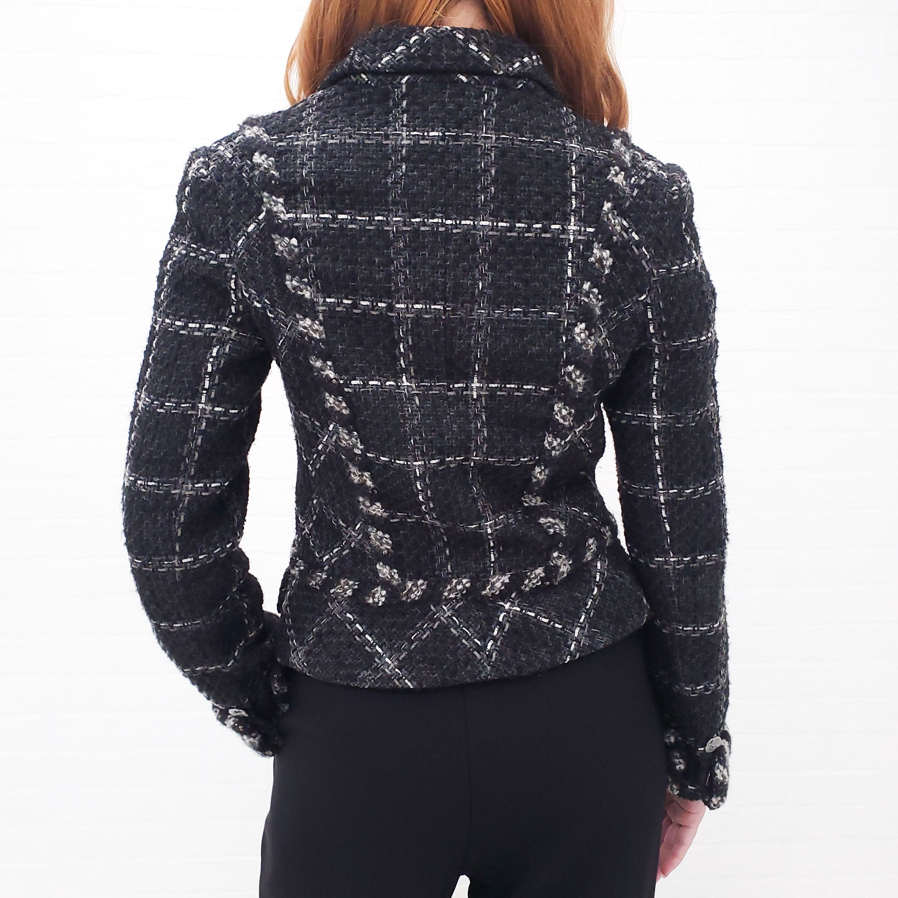 CHANEL TWEED GREY AND WHITE BLAZER - SIZE 38
