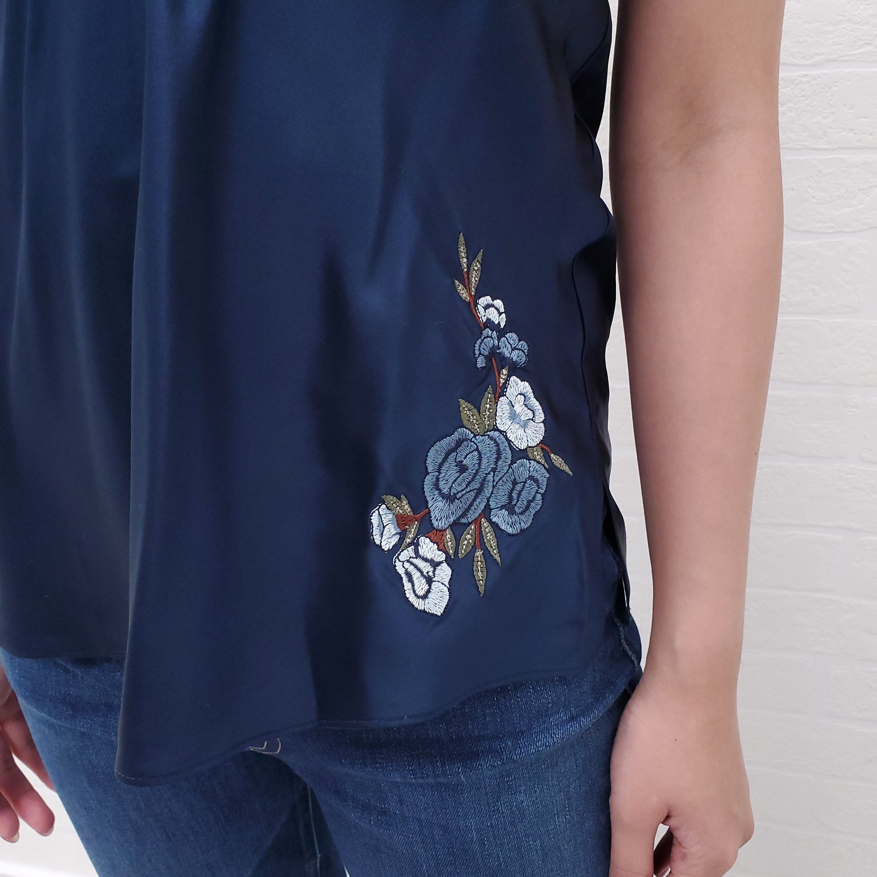 CAMI SILK TANK WITH EMBROIDERY DETAIL - SIZE XS