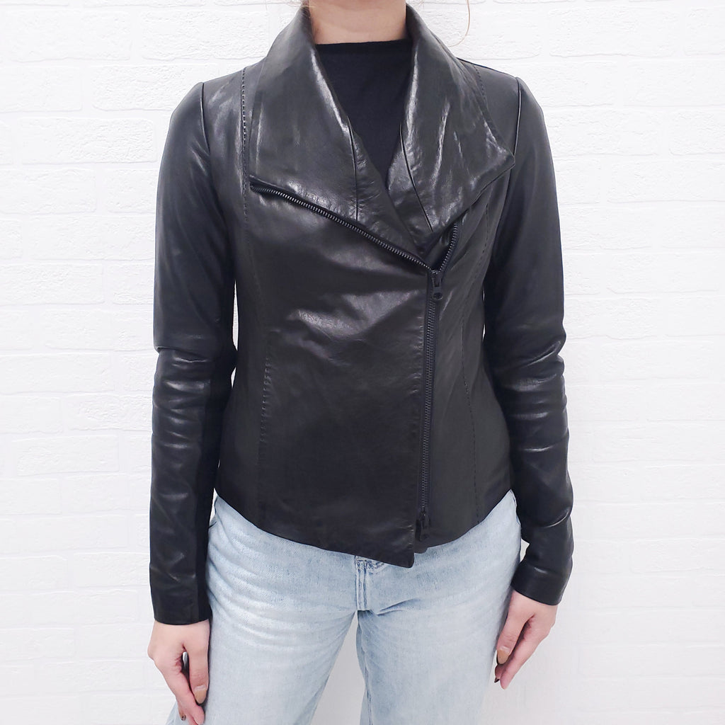 VINCE BLACK LEATHER JACKET - SIZE XS
