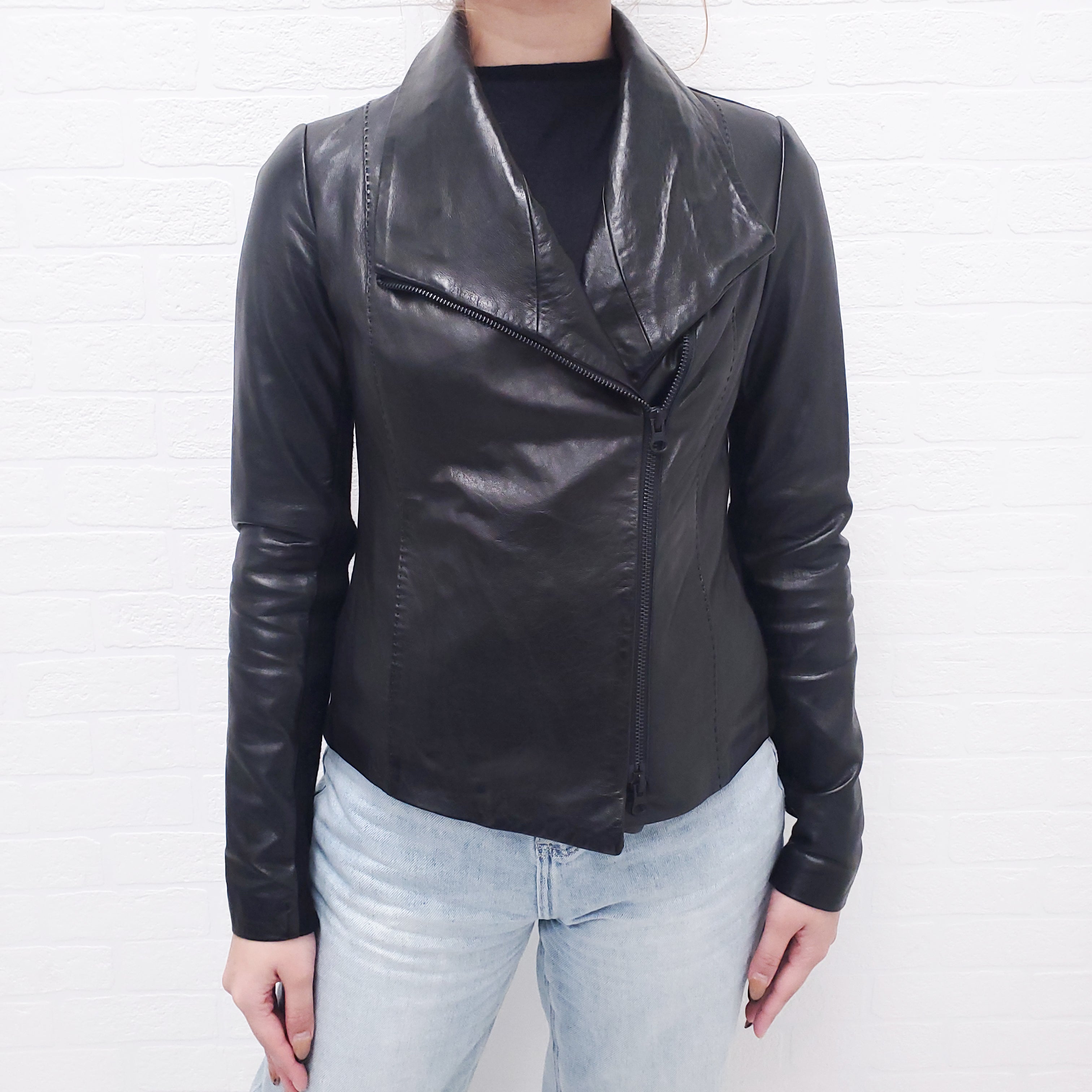VINCE BLACK LEATHER JACKET - SIZE XS