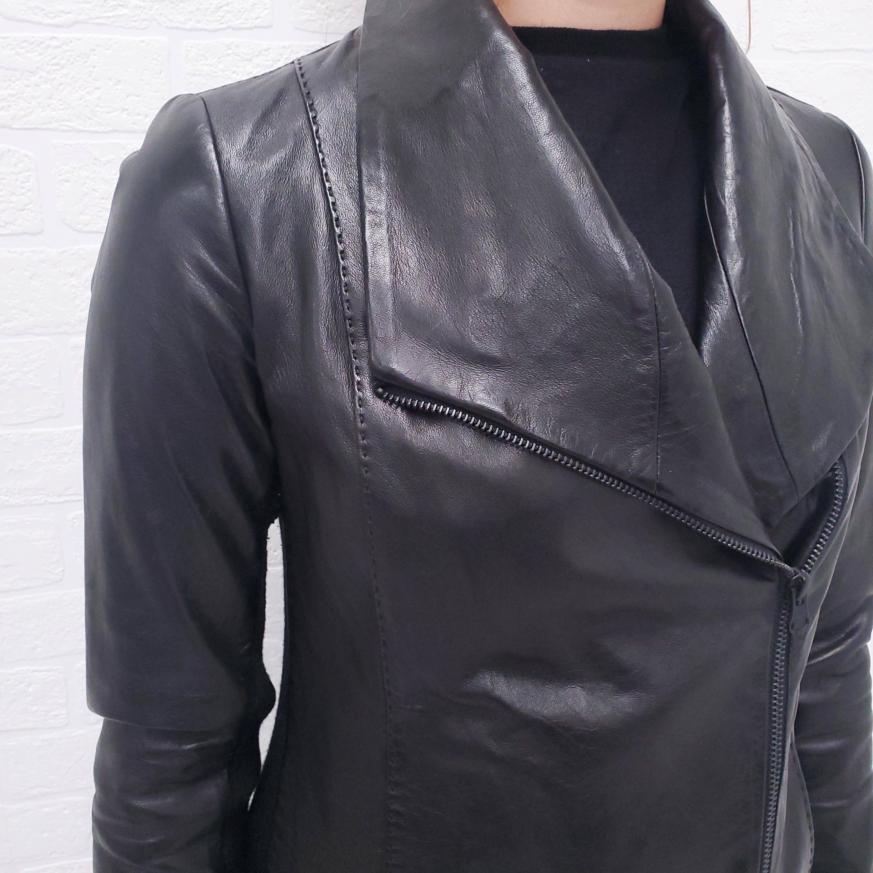 VINCE BLACK LEATHER JACKET - SIZE XS