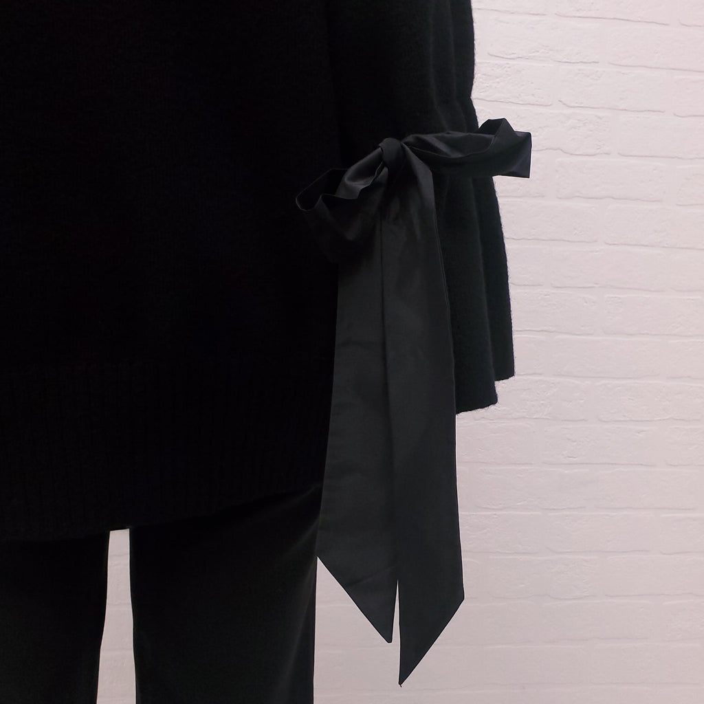 VALENTINO BLACK VIRGIN WOOL SWEATER WITH BOW BELL SLEEVES - SIZE XS