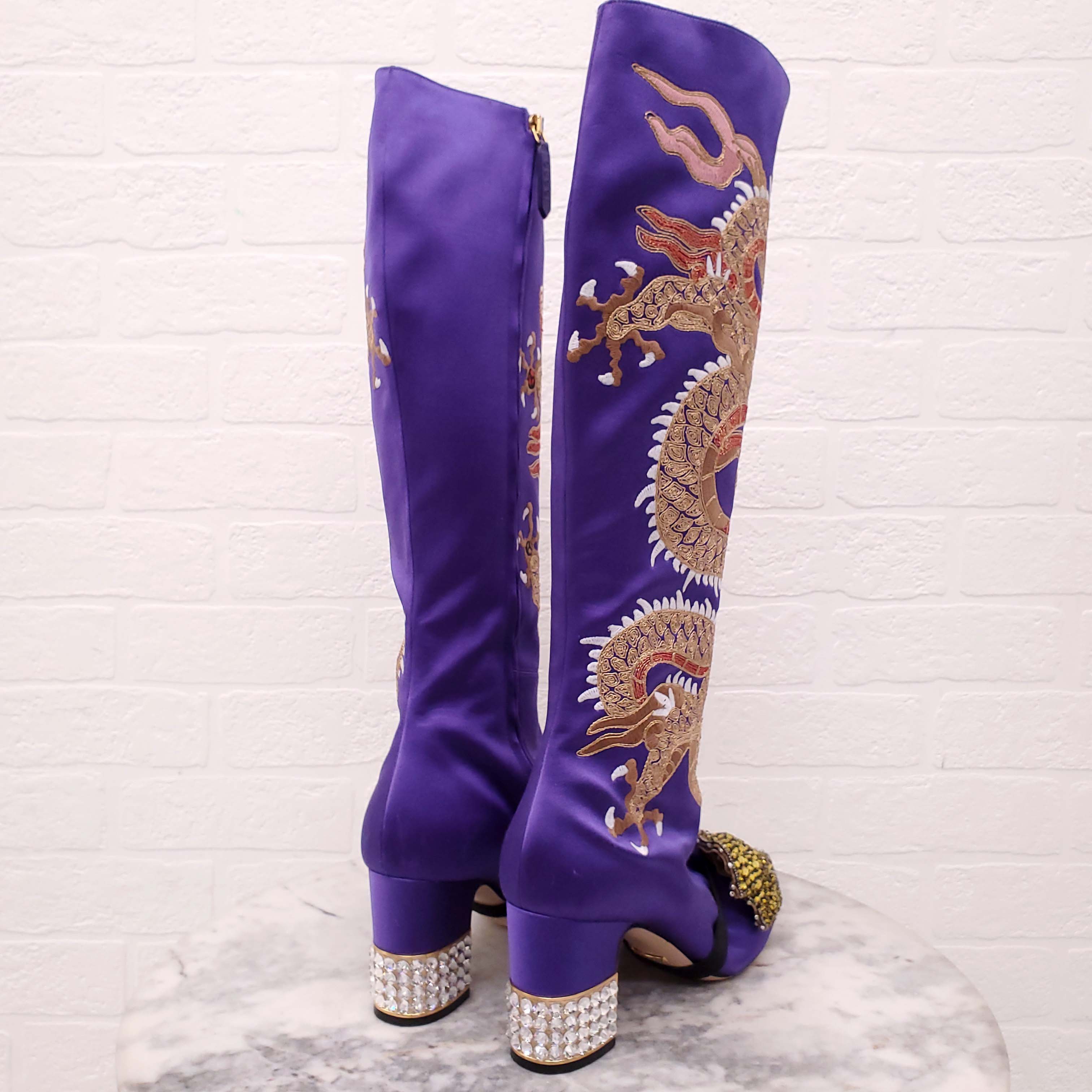 GUCCI DRAGON ACCENT STAIN BOOTS WITH CRYSTAL BOW DETAIL - SIZE 39