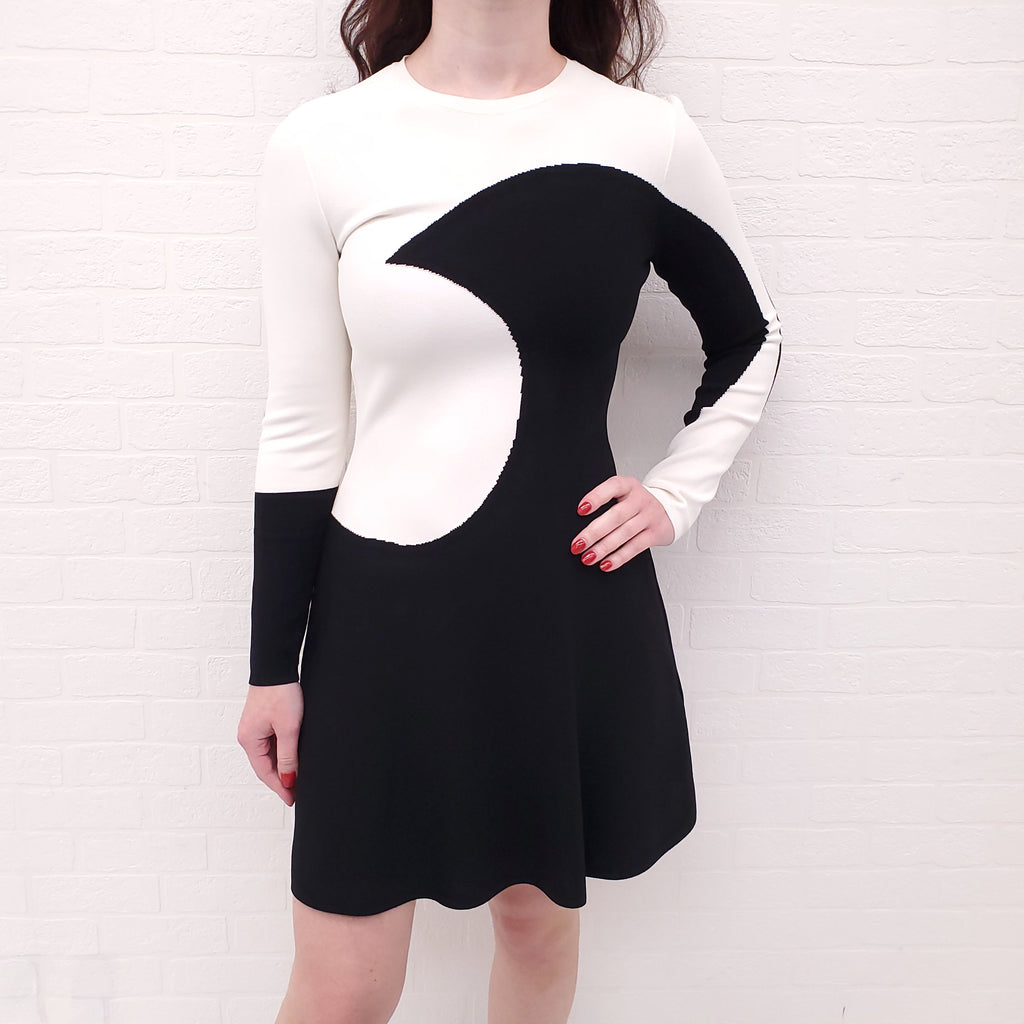 VALENTINO BLACK AND WHITE KNIT DRESS - SIZE S