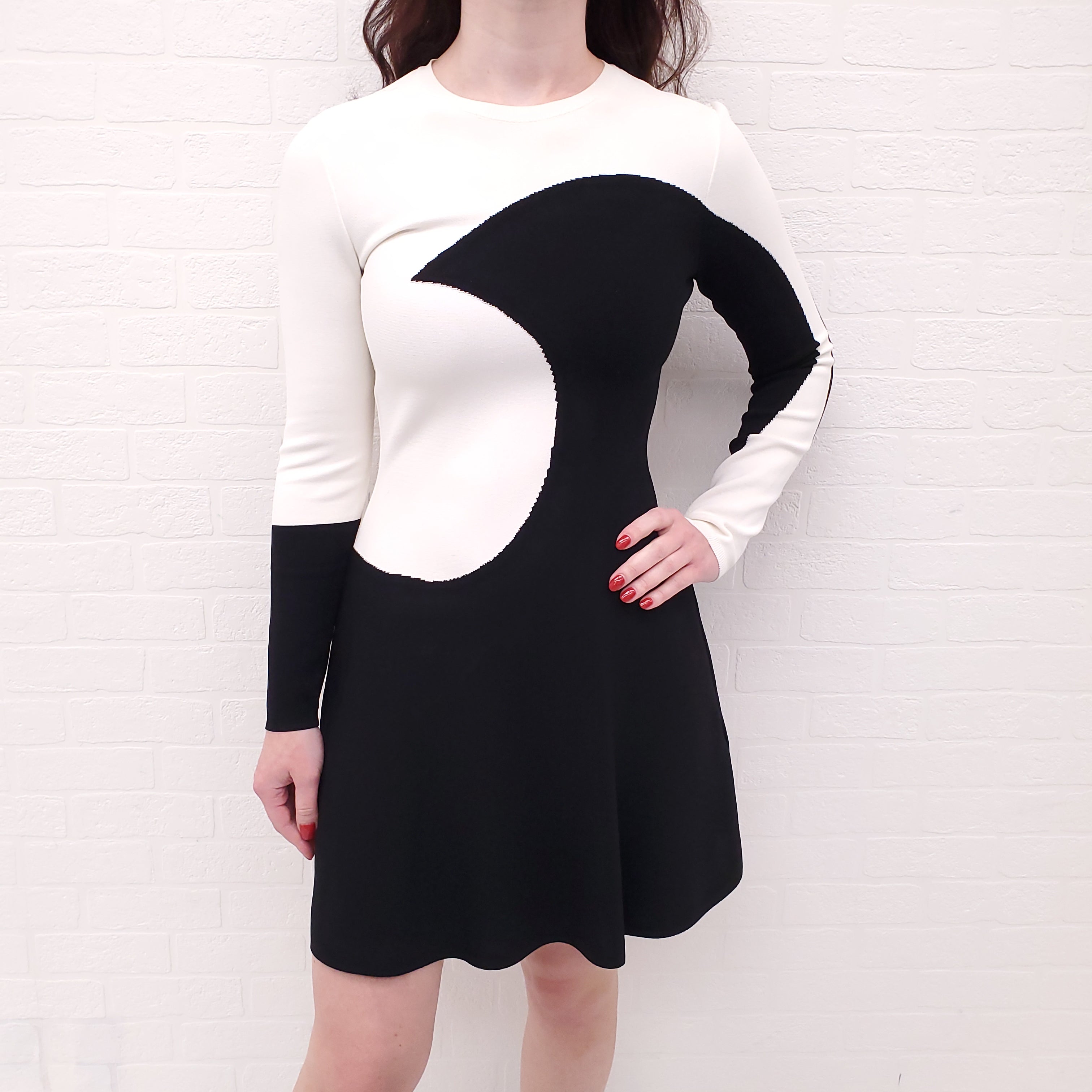 VALENTINO BLACK AND WHITE KNIT DRESS - SIZE S