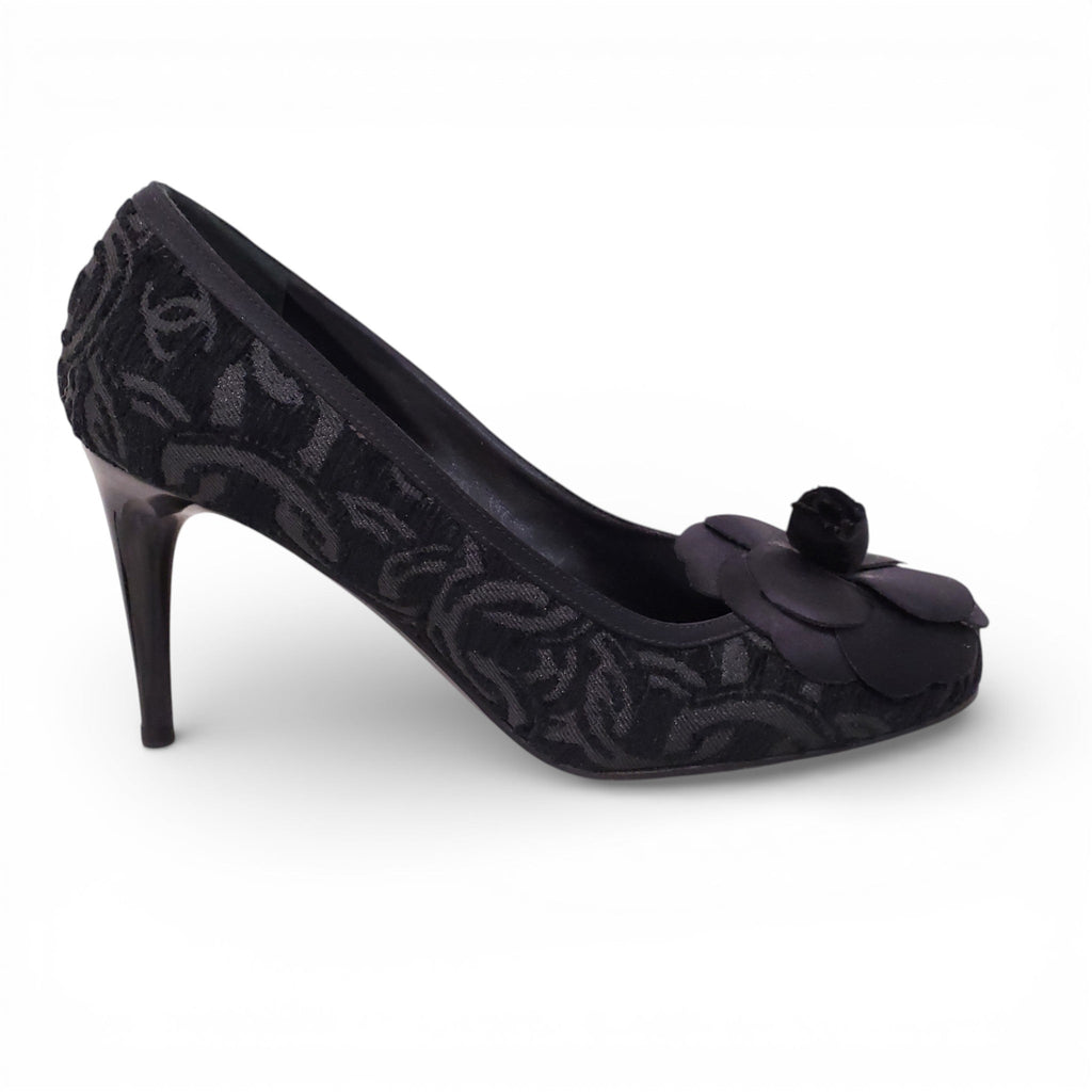 CHANEL BLACK FABRIC CAMÉLIA LOGO HEELS - SIZE 38.5