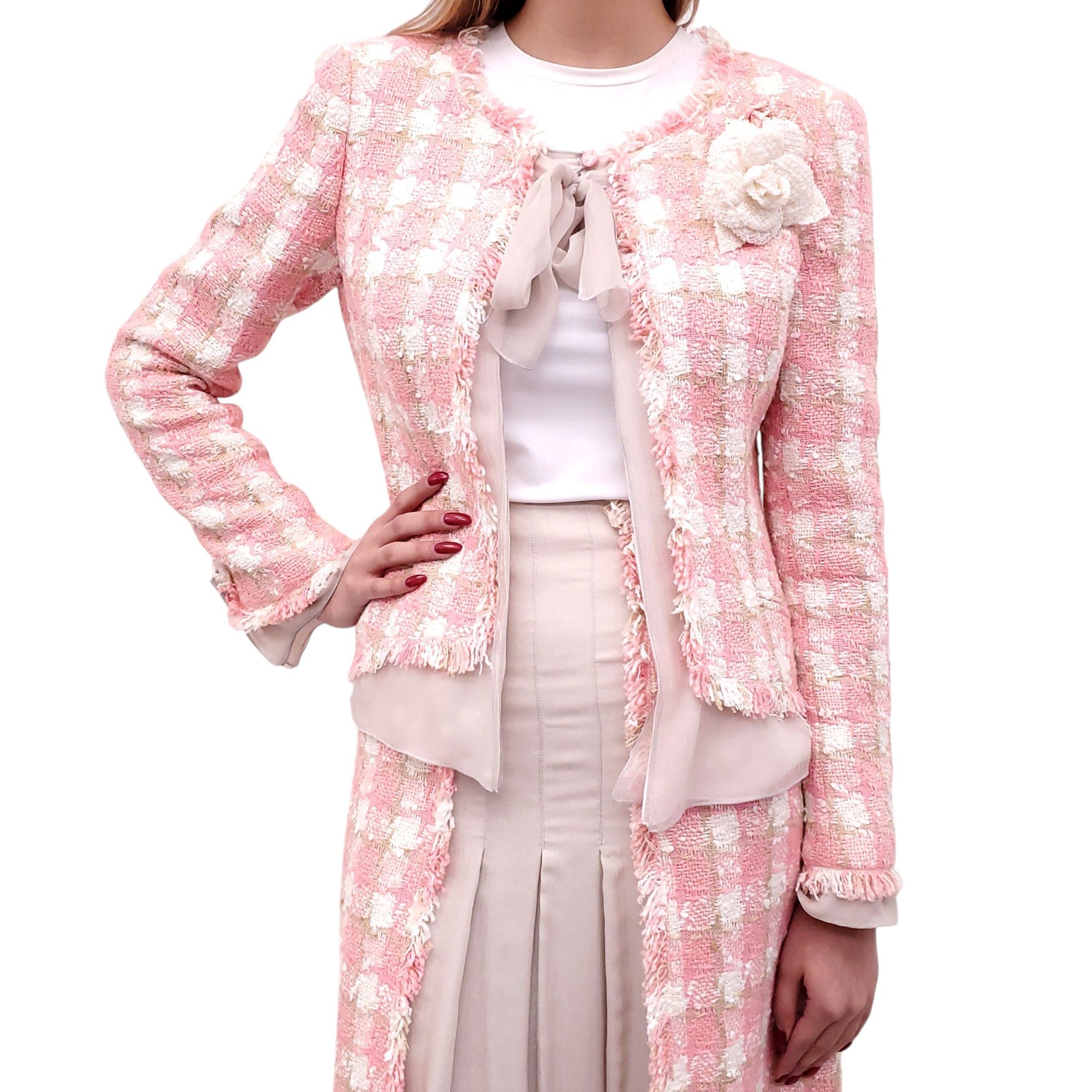 CHANEL PINK HOUNDSTOOTH TWEED SUIT WITH REMOVABLE CAMILA BROOCHES - SIZE 40