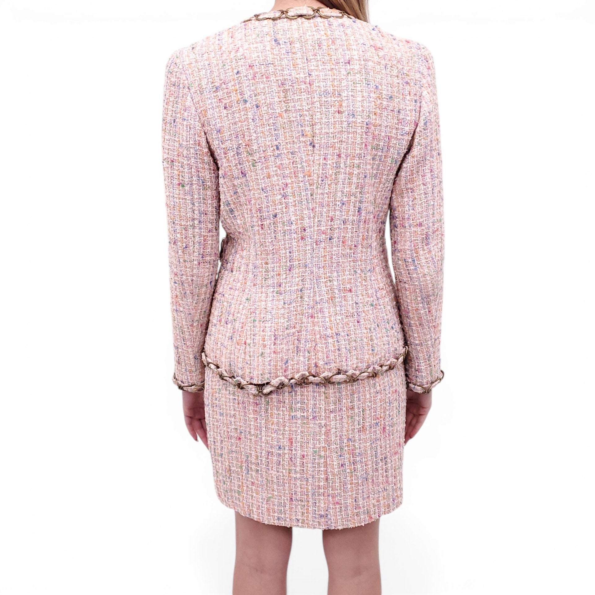 CHANEL PINK TWEED SUIT WITH CHAIN DETAIL - SIZE 40