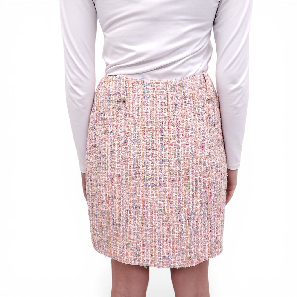CHANEL PINK TWEED SUIT WITH CHAIN DETAIL - SIZE 40