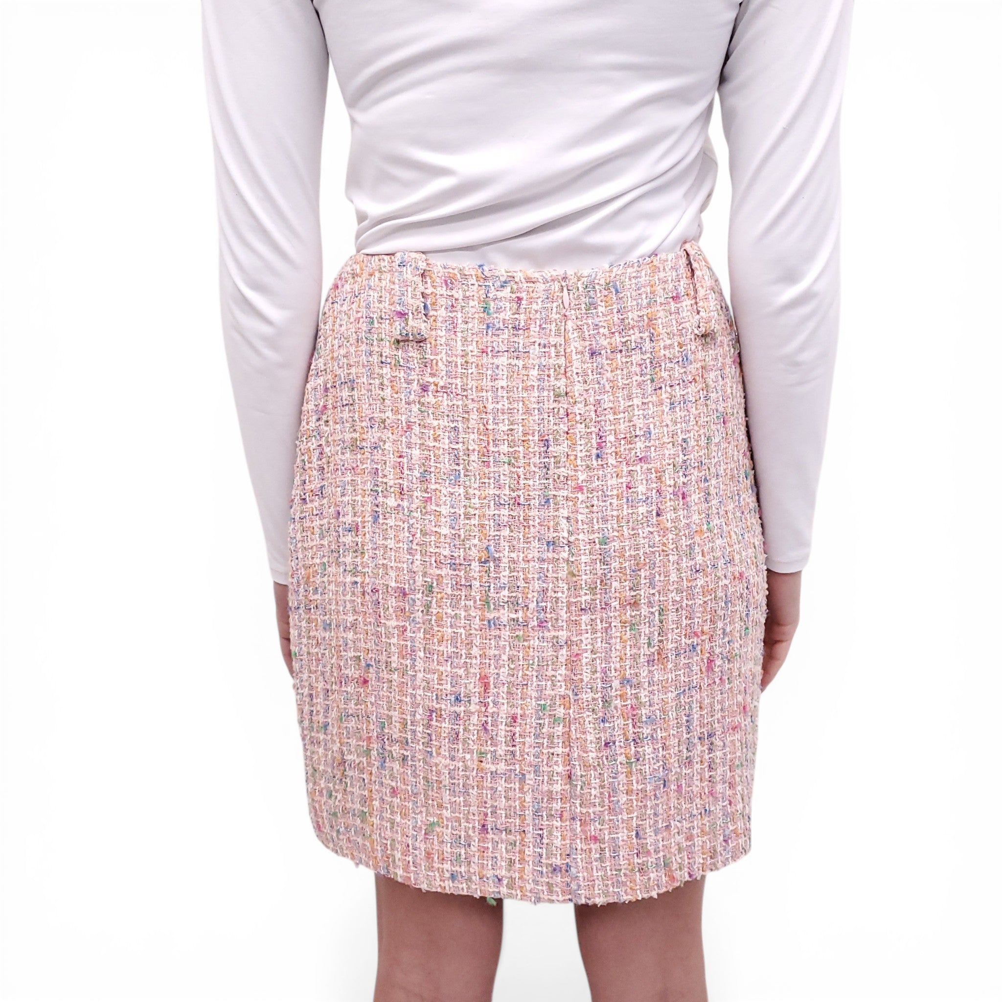 CHANEL PINK TWEED SUIT WITH CHAIN DETAIL - SIZE 40