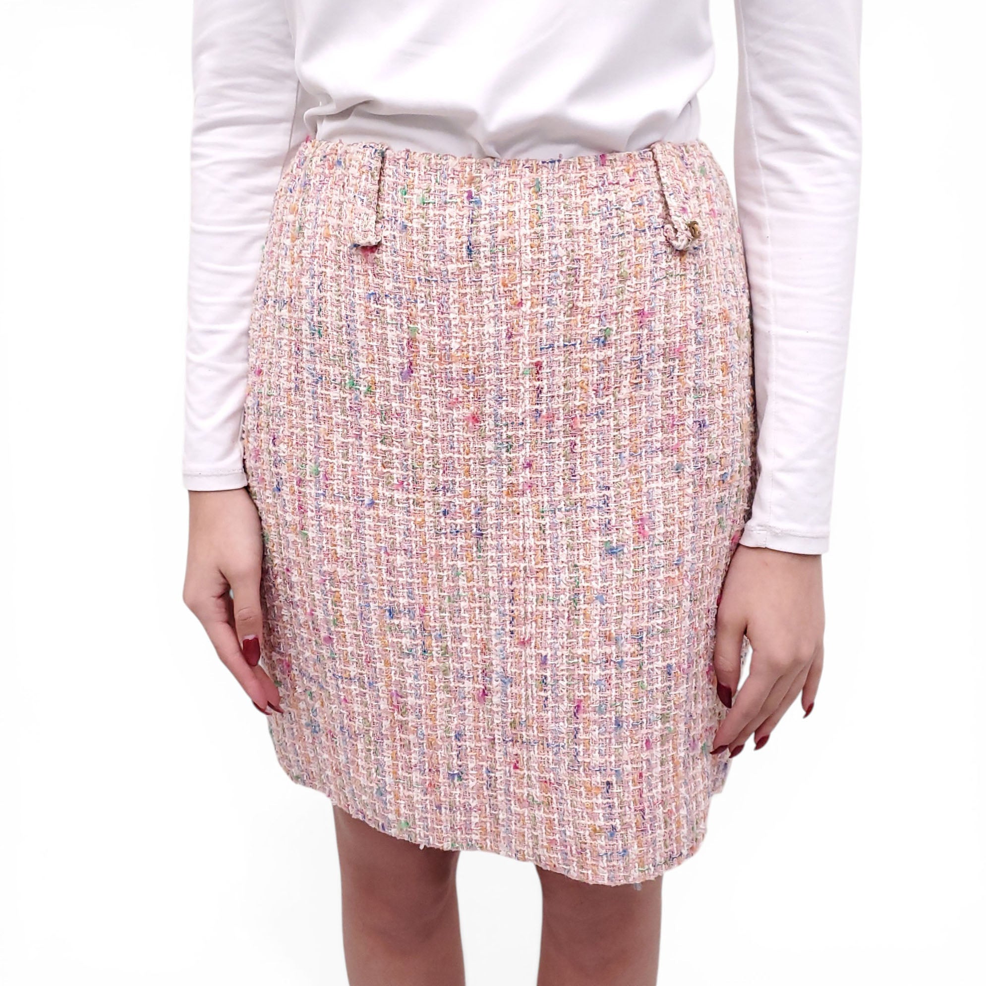CHANEL PINK TWEED SUIT WITH CHAIN DETAIL - SIZE 40