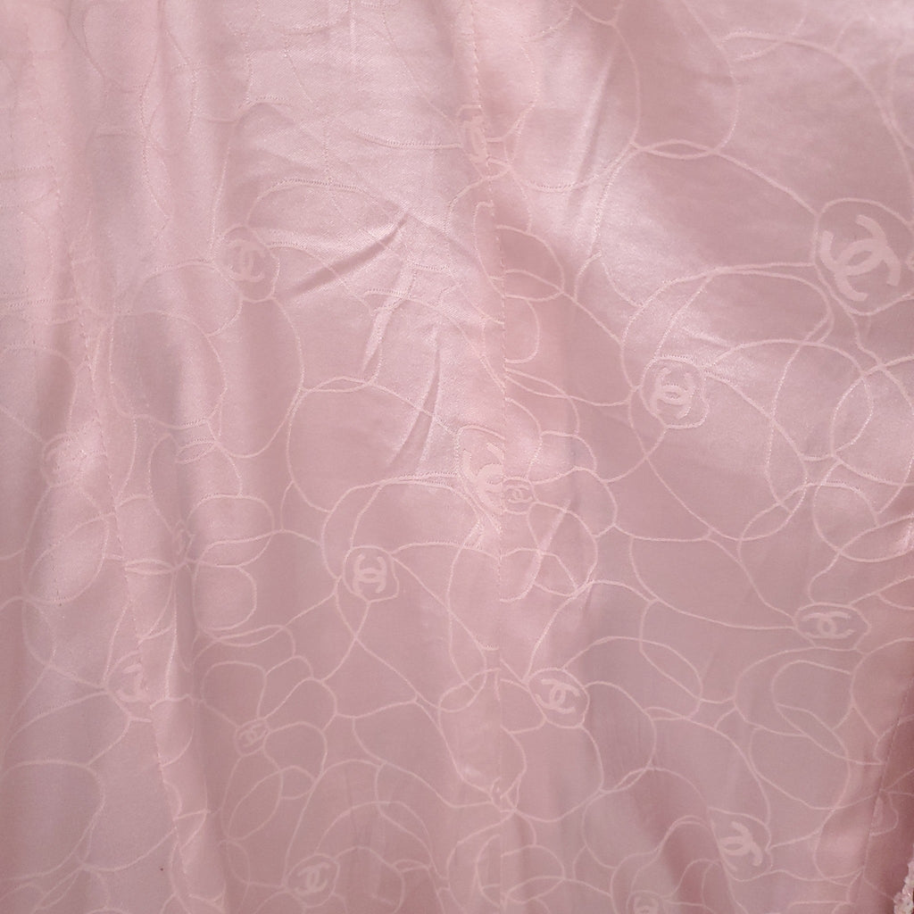 CHANEL PINK TWEED SUIT WITH CHAIN DETAIL - SIZE 40