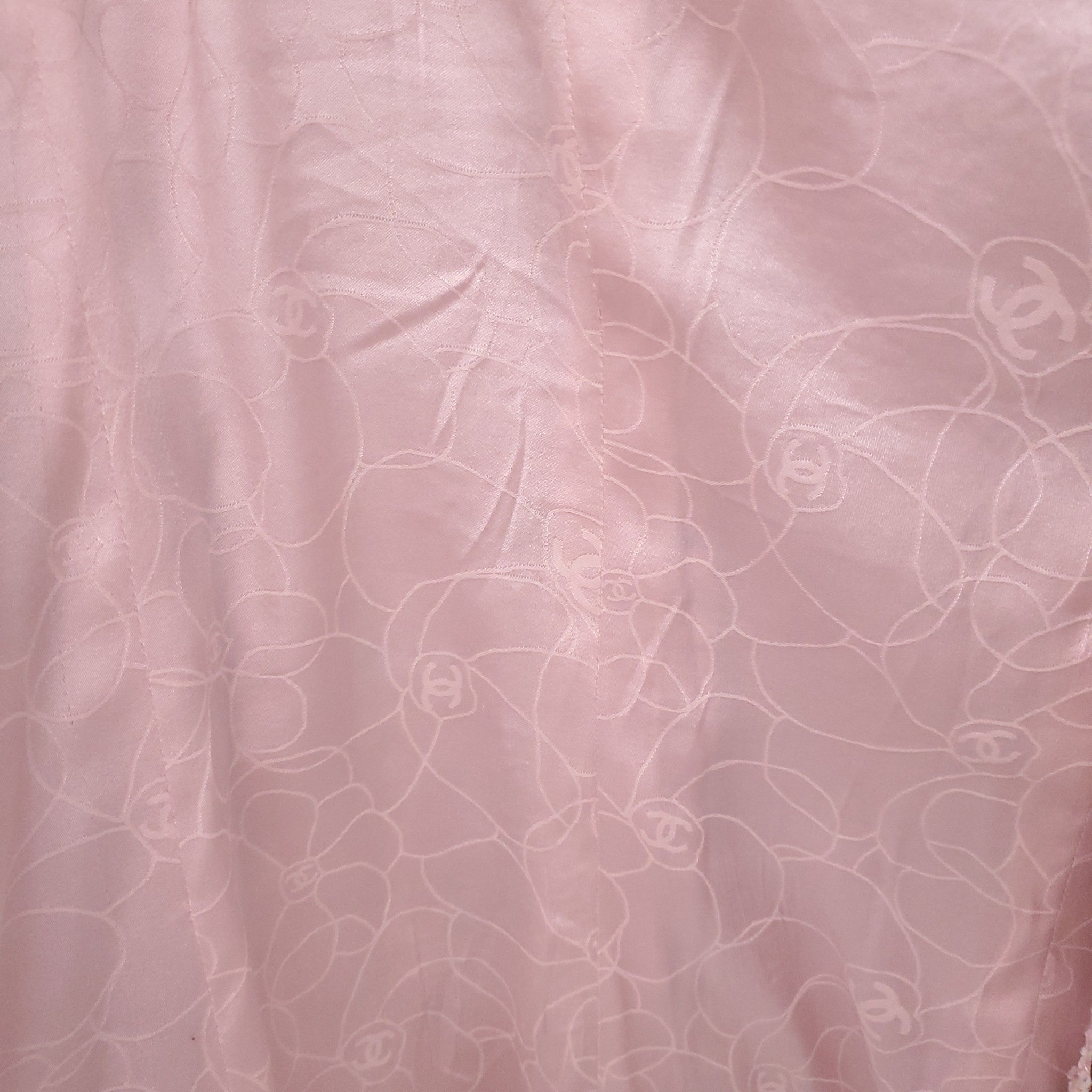 CHANEL PINK TWEED SUIT WITH CHAIN DETAIL - SIZE 40