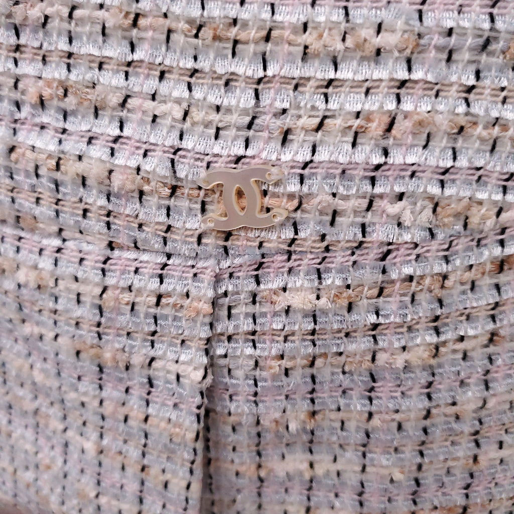 CHANEL S/S 2004 BABY BLUE AND PINK TWEED SUIT WITH FRINGE DETAIL AND PEARL BUTTONS - SIZE 38/40