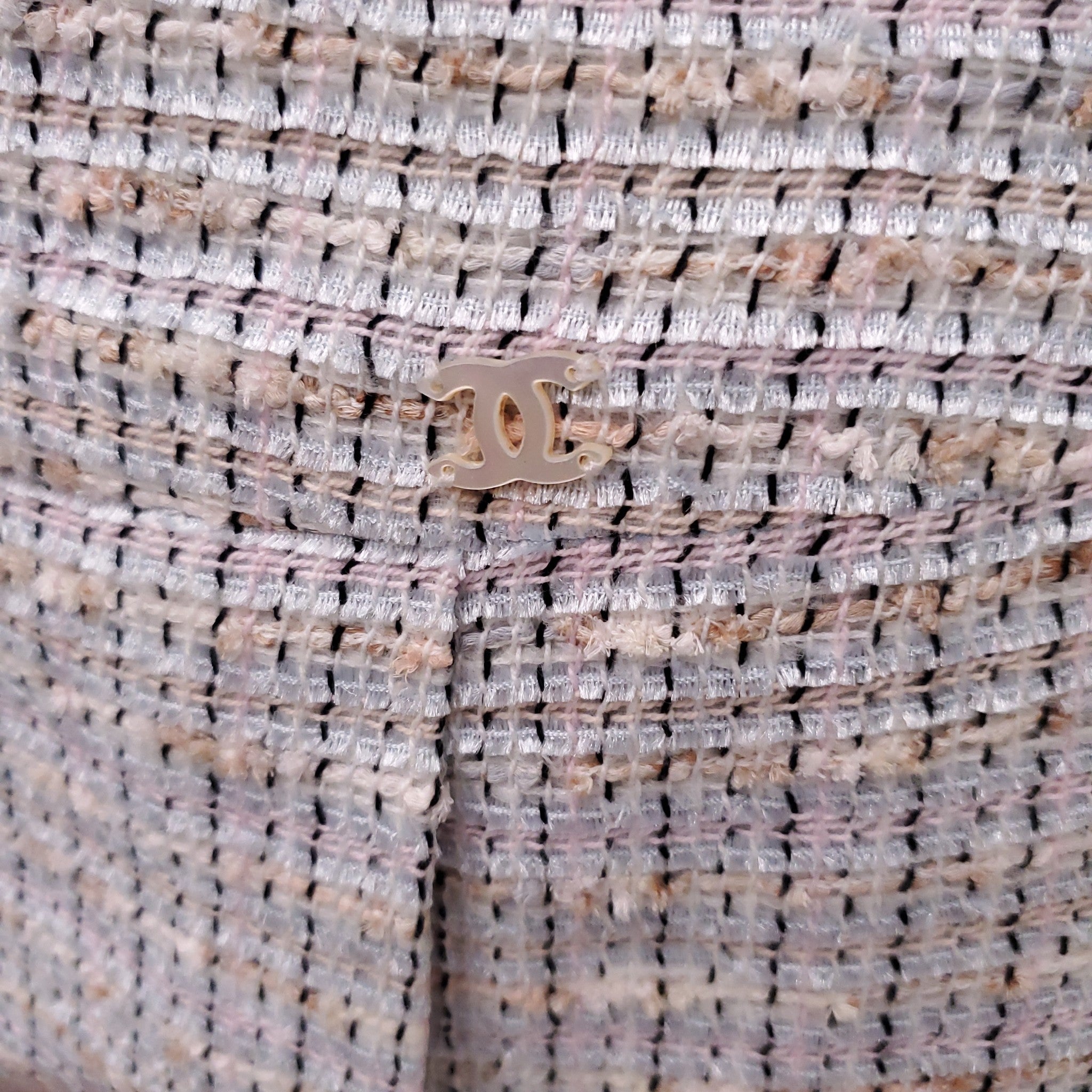 CHANEL S/S 2004 BABY BLUE AND PINK TWEED SUIT WITH FRINGE DETAIL AND PEARL BUTTONS - SIZE 38/40