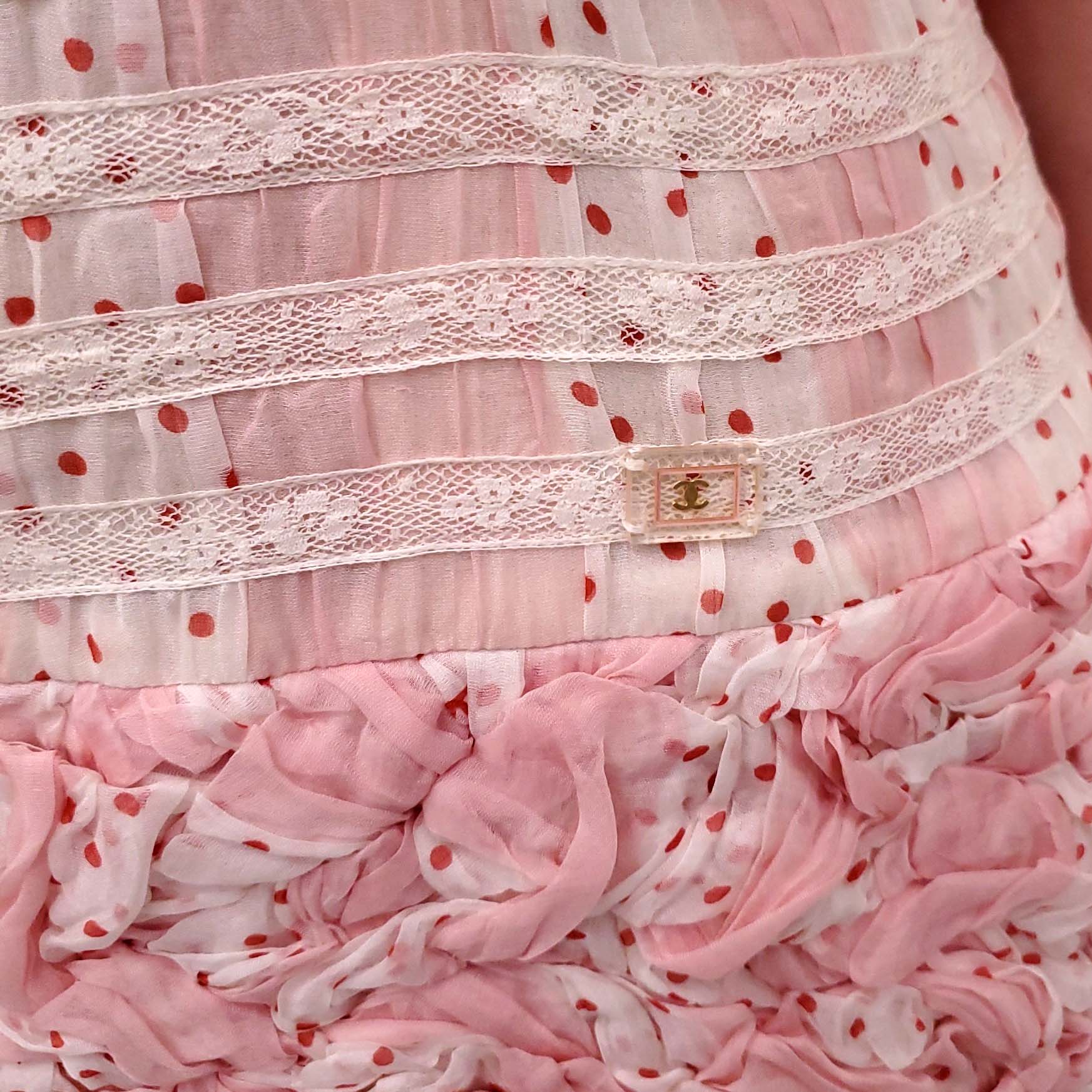 CHANEL S/S 2002 PINK POLKA DOT RUCHED PATTERNED DRESS WITH LACE AND LOGO DETAIL - SIZE 40