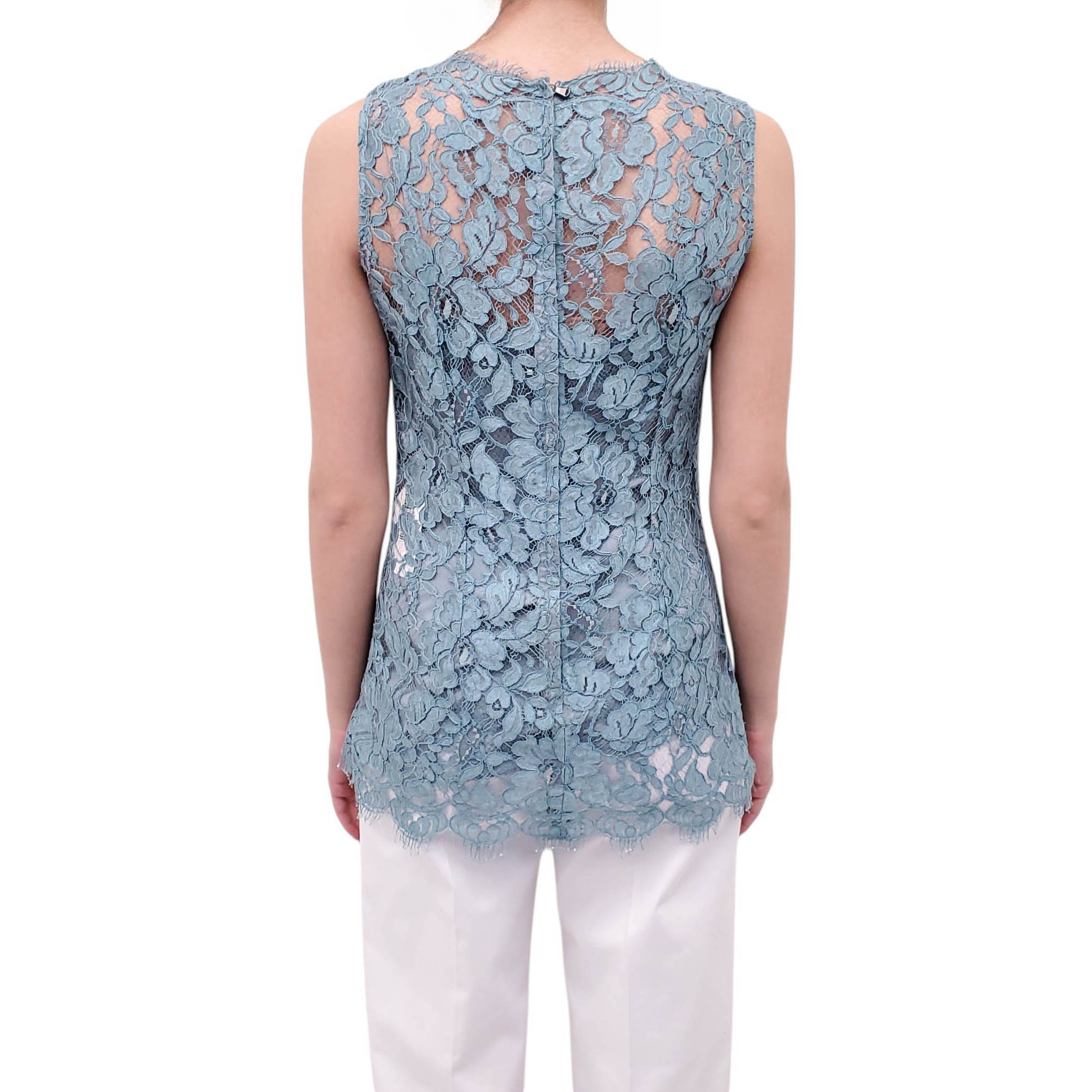 DOLCE & GABBANA BLUE LACE SLEEVELESS TOP WITH SLIP - SIZE 40