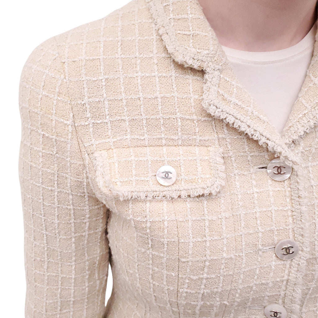 CHANEL 1998 BEIGE AND CREAM TWEED PLAID JACKET WITH MOTHER OF PEARL LOGO BUTTONS - SIZE 38