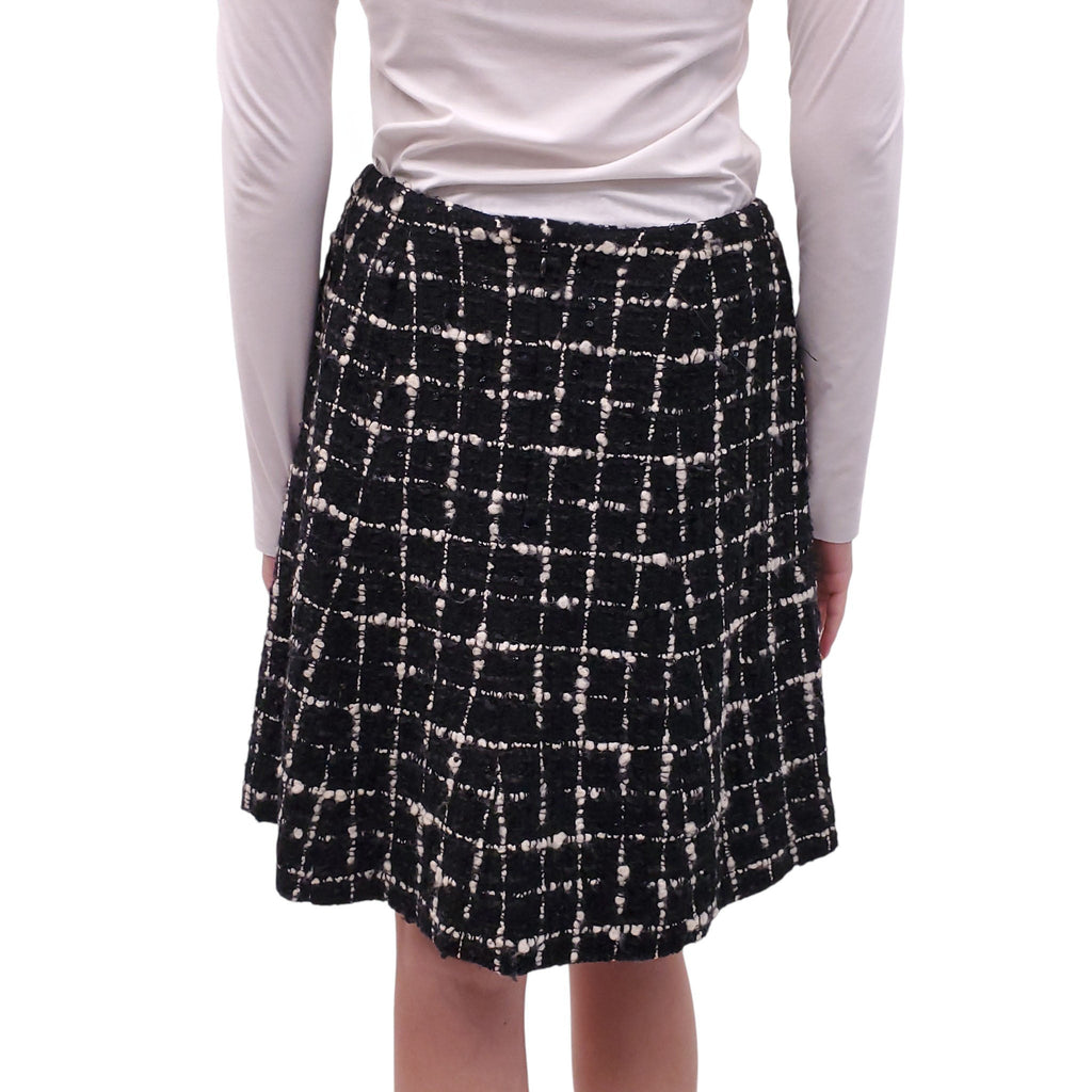 CHANEL CRUISE 2003 BLACK AND WHITE HOUNDSTOOTH TWEED SUIT WITH SEQUIN DETAILS - SIZE 40