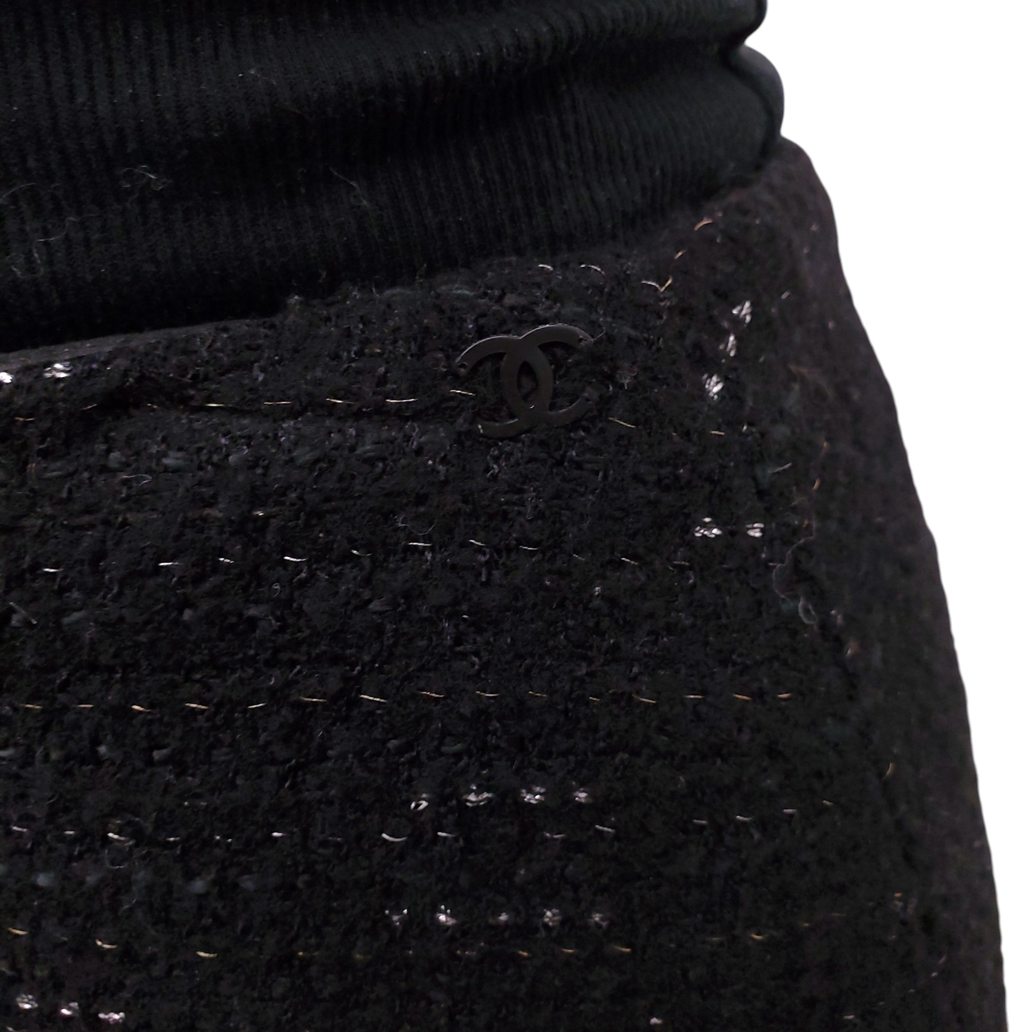CHANEL BLACK TWEED CHAIN FRIGE TRIMMED SKIRT - SIZE 40