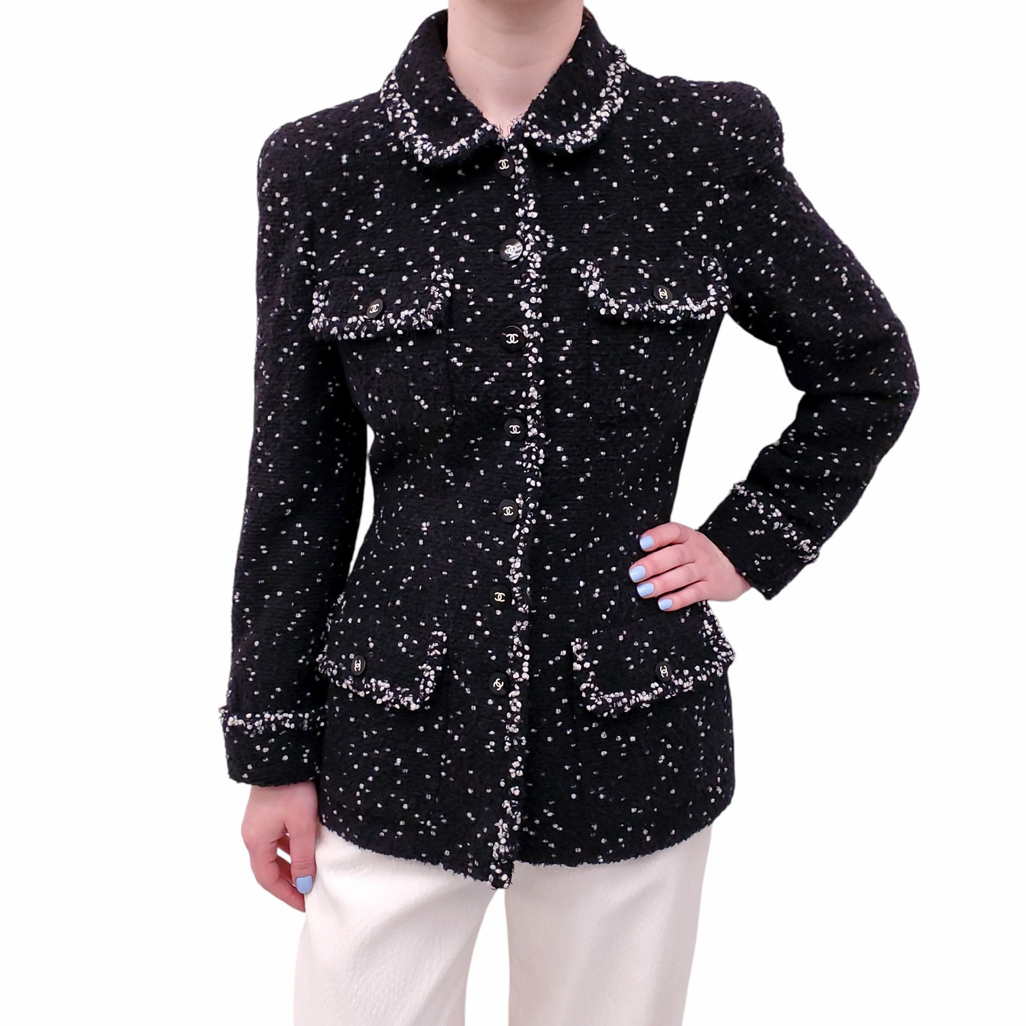 CHANEL F/W 1995 BLACK AND WHITE TWEED JACKET WITH LOGO BUTTONS - SIZE 40