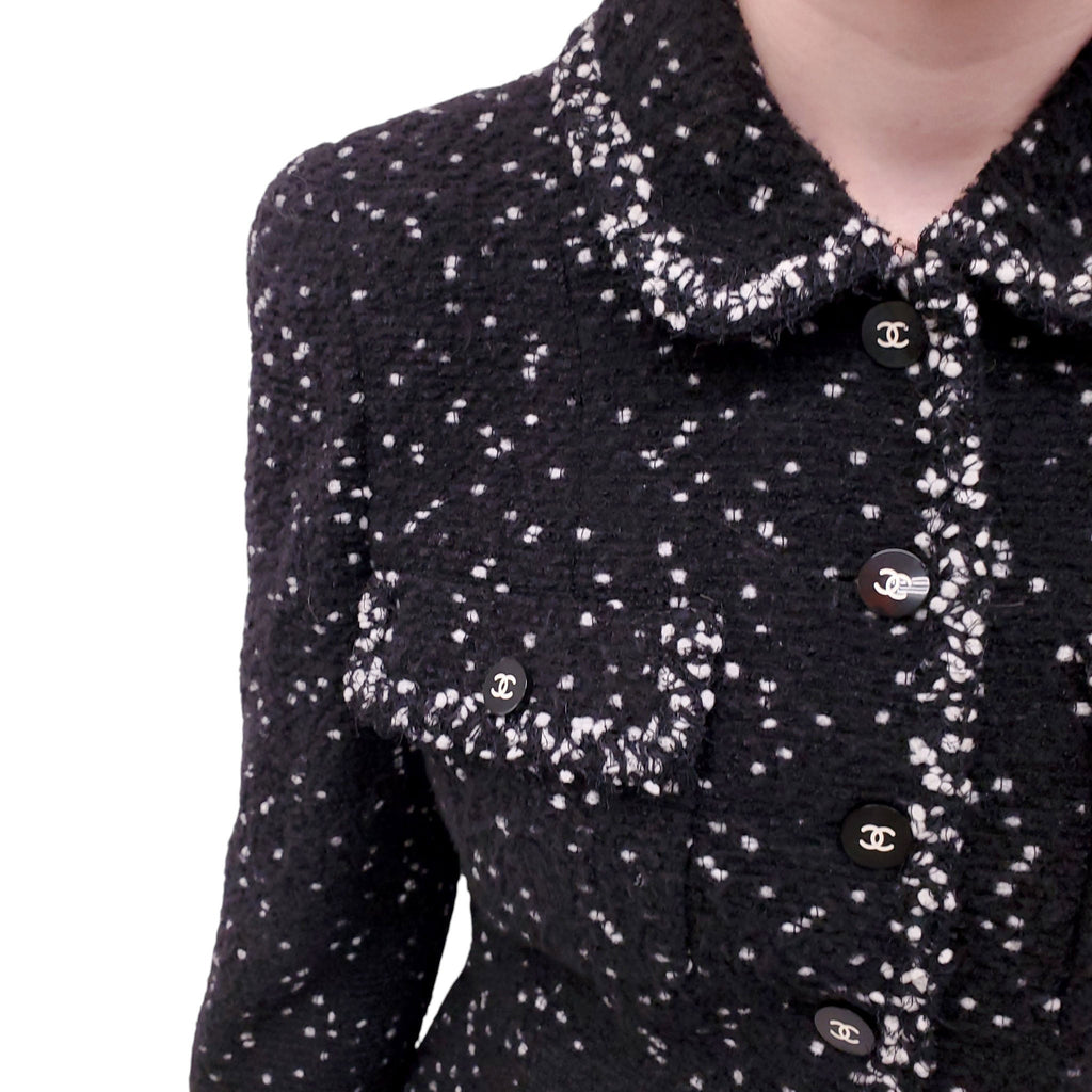 CHANEL F/W 1995 BLACK AND WHITE TWEED JACKET WITH LOGO BUTTONS - SIZE 40