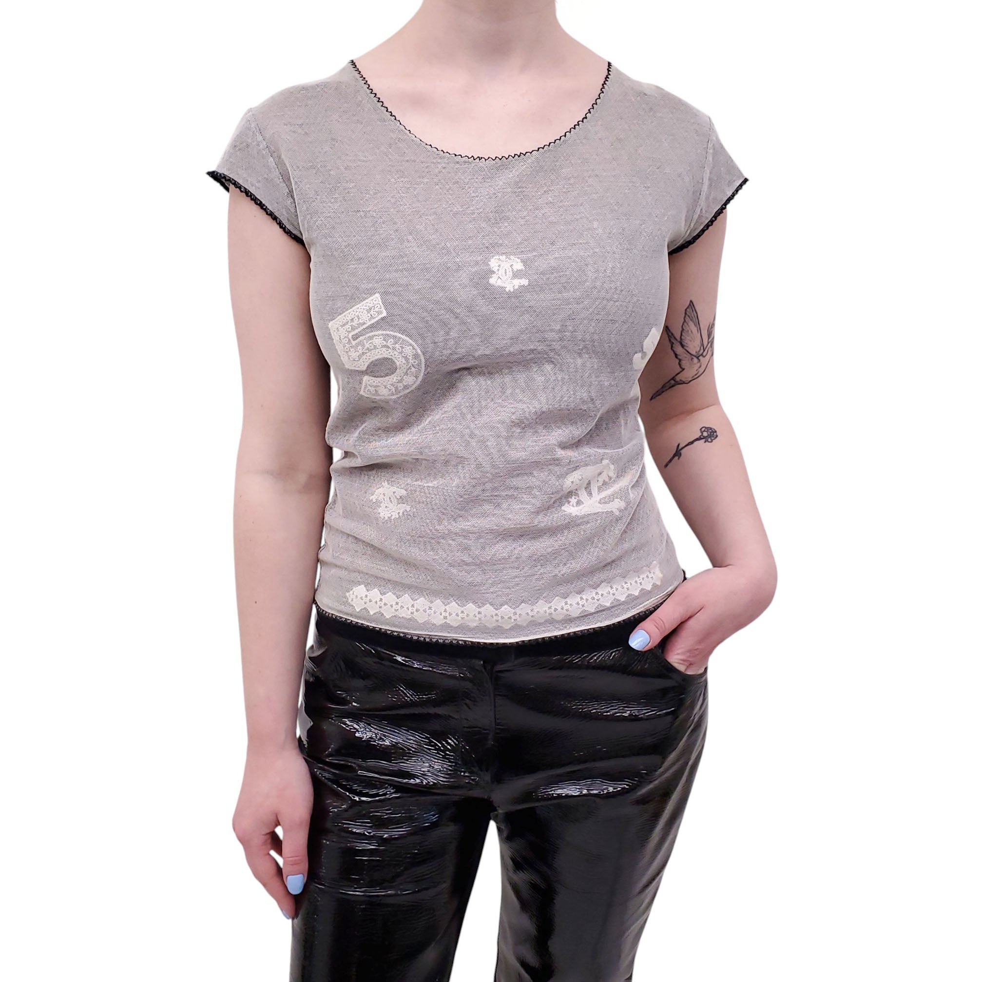 CHANEL S/S 2004 CREAM AND BLACK MESH T-SHIRT WITH LOGO - SIZE 40