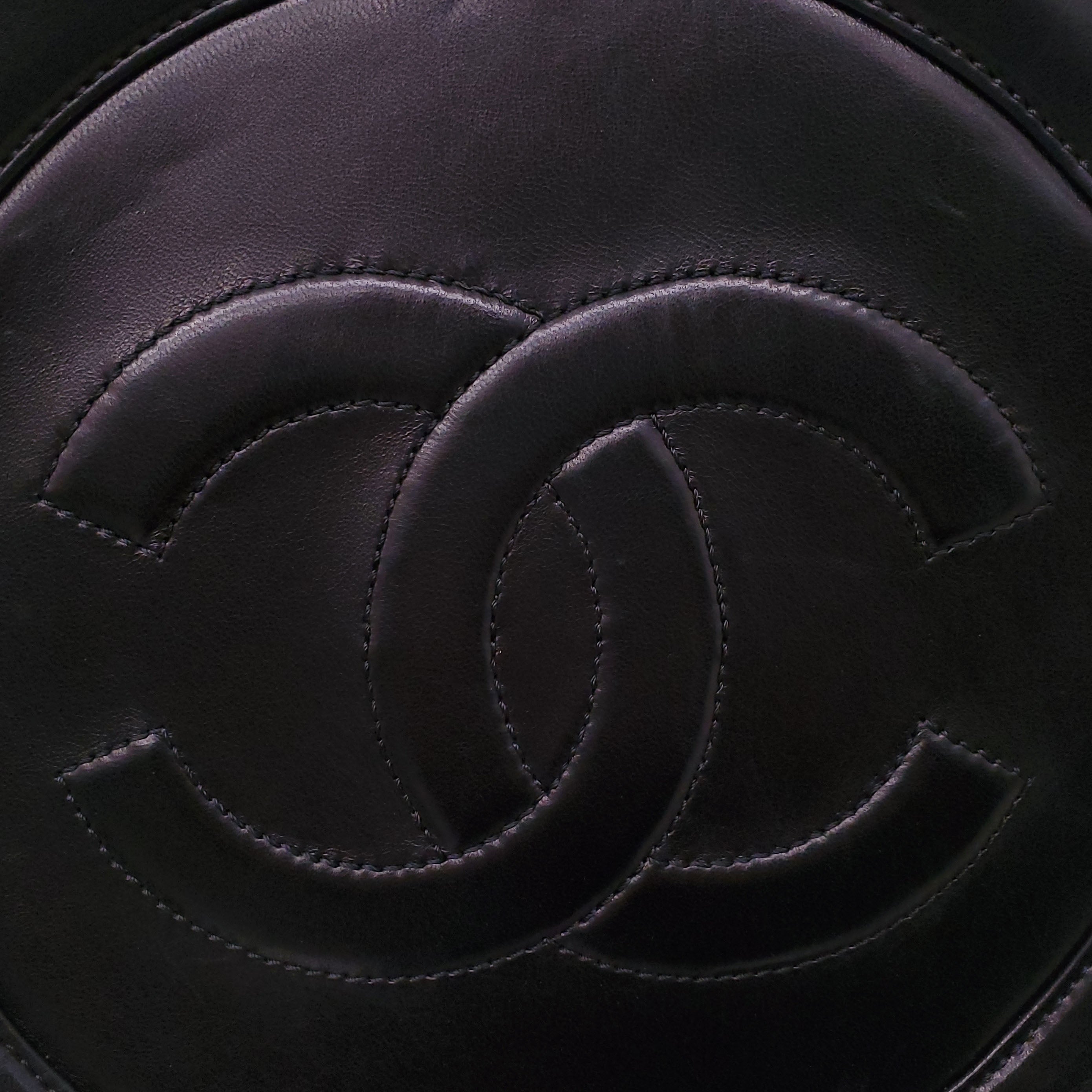 CHANEL VINTAGE BLACK ROUND CC WRISTLET