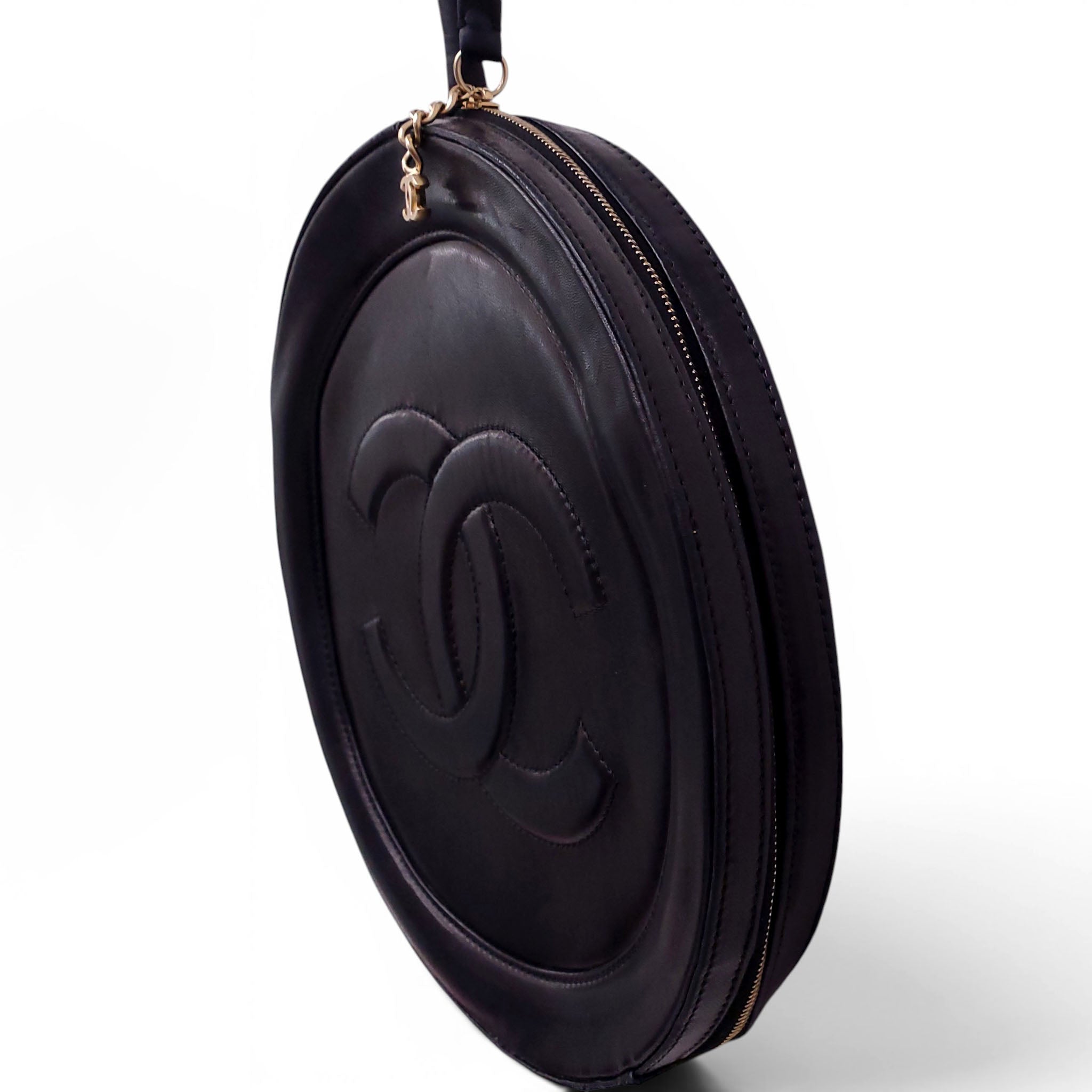 CHANEL VINTAGE BLACK ROUND CC WRISTLET