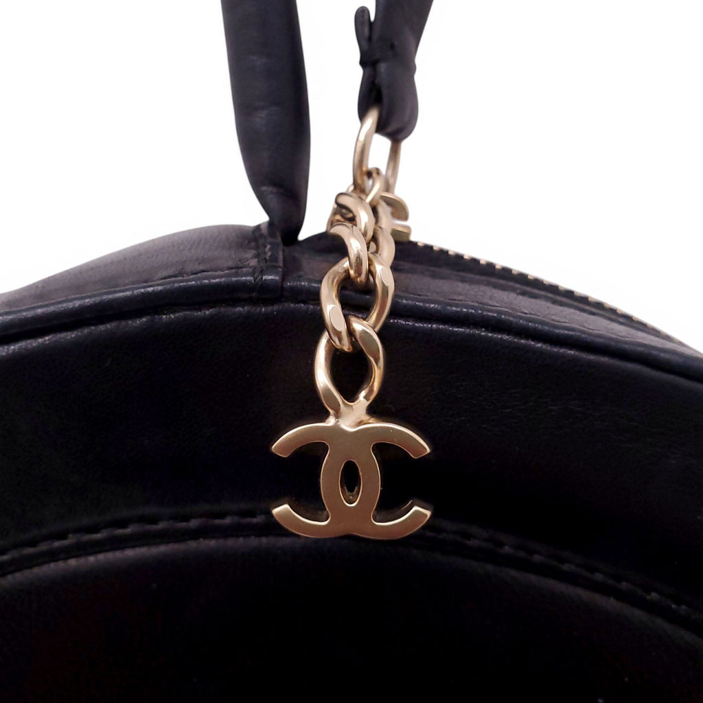 CHANEL VINTAGE BLACK ROUND CC WRISTLET