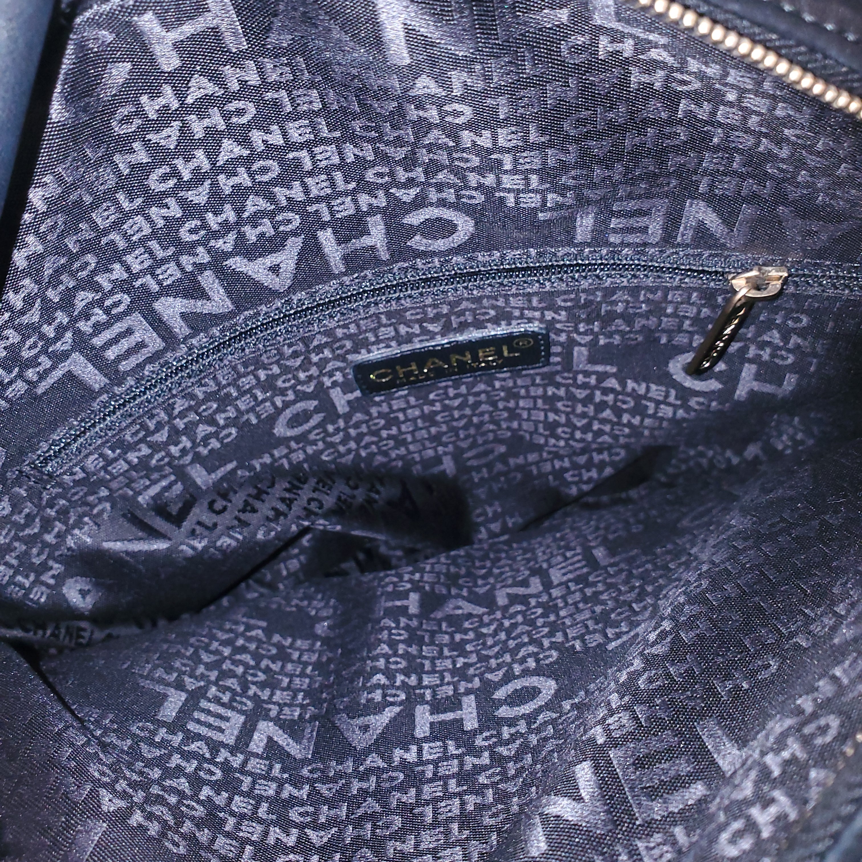 CHANEL VINTAGE BLACK ROUND CC WRISTLET