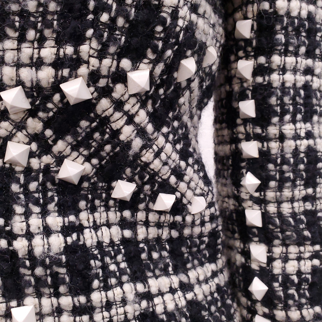CHANEL CREAM AND BLACK METALLIC TWEED SUIT WITH STUDDED DETAIL - SIZE 38/40