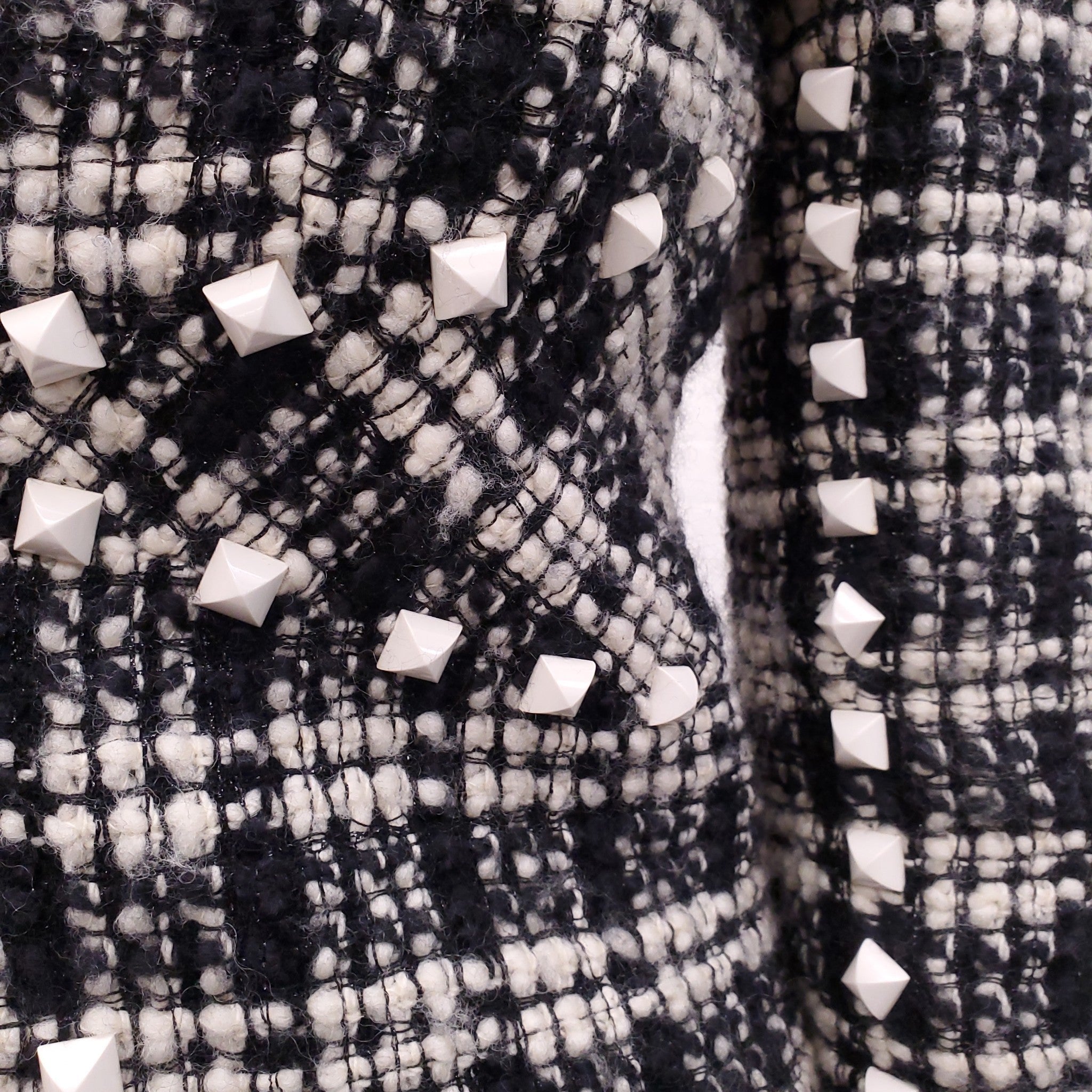 CHANEL CREAM AND BLACK METALLIC TWEED SUIT WITH STUDDED DETAIL - SIZE 38/40