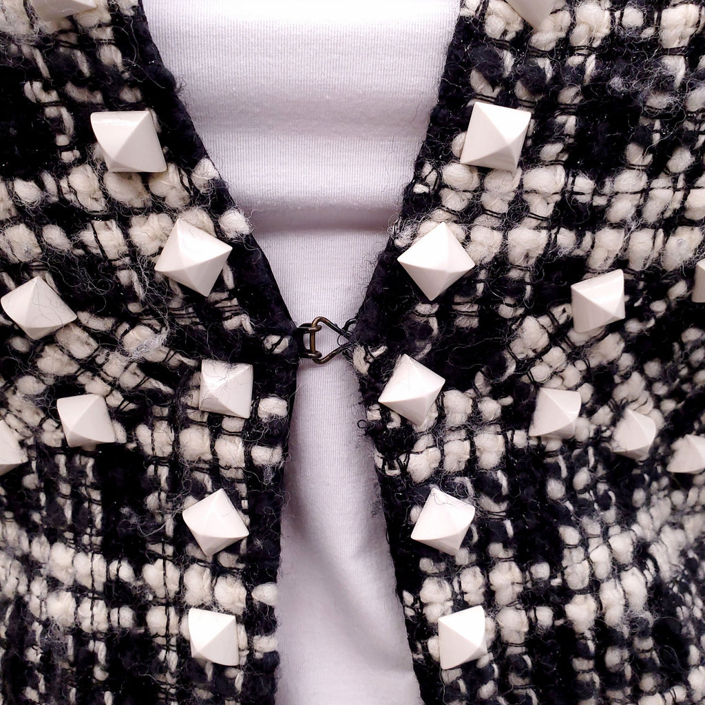 CHANEL CREAM AND BLACK METALLIC TWEED SUIT WITH STUDDED DETAIL - SIZE 38/40