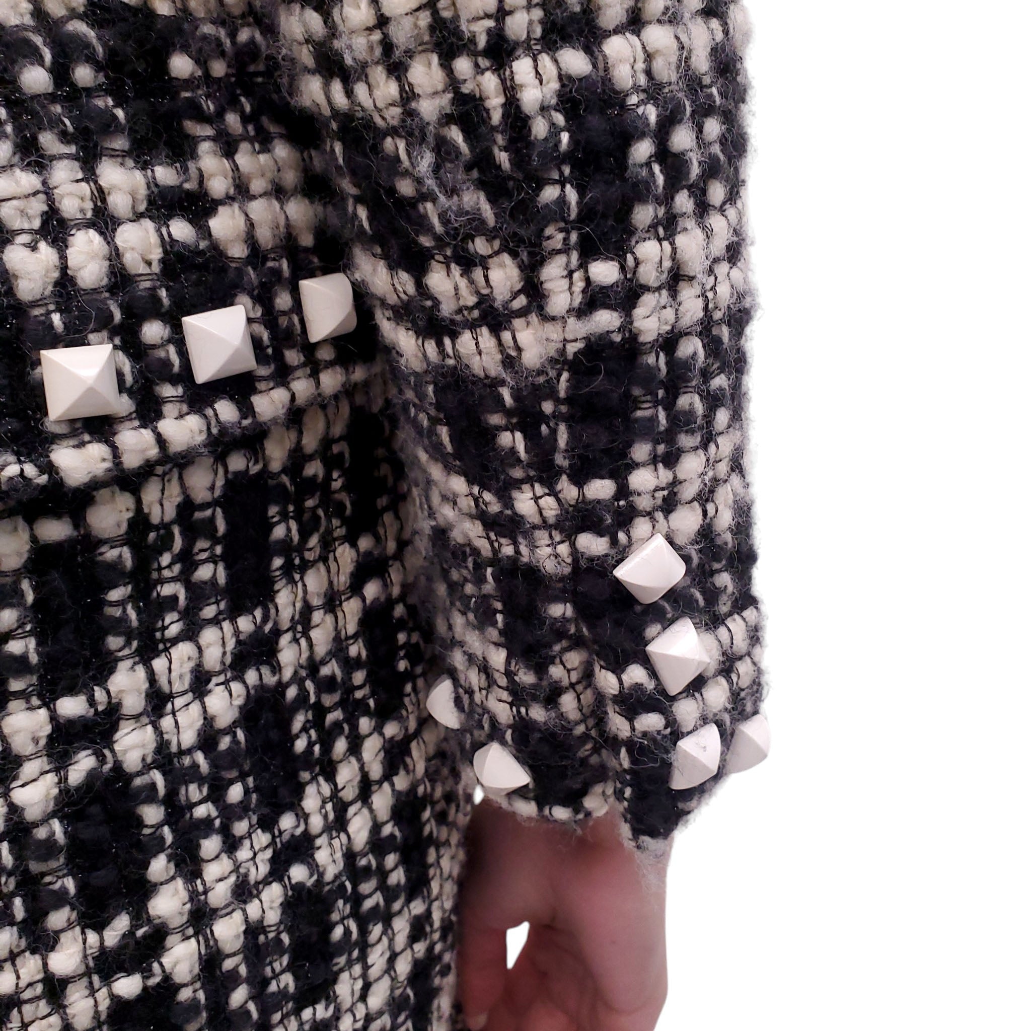 CHANEL CREAM AND BLACK METALLIC TWEED SUIT WITH STUDDED DETAIL - SIZE 38/40