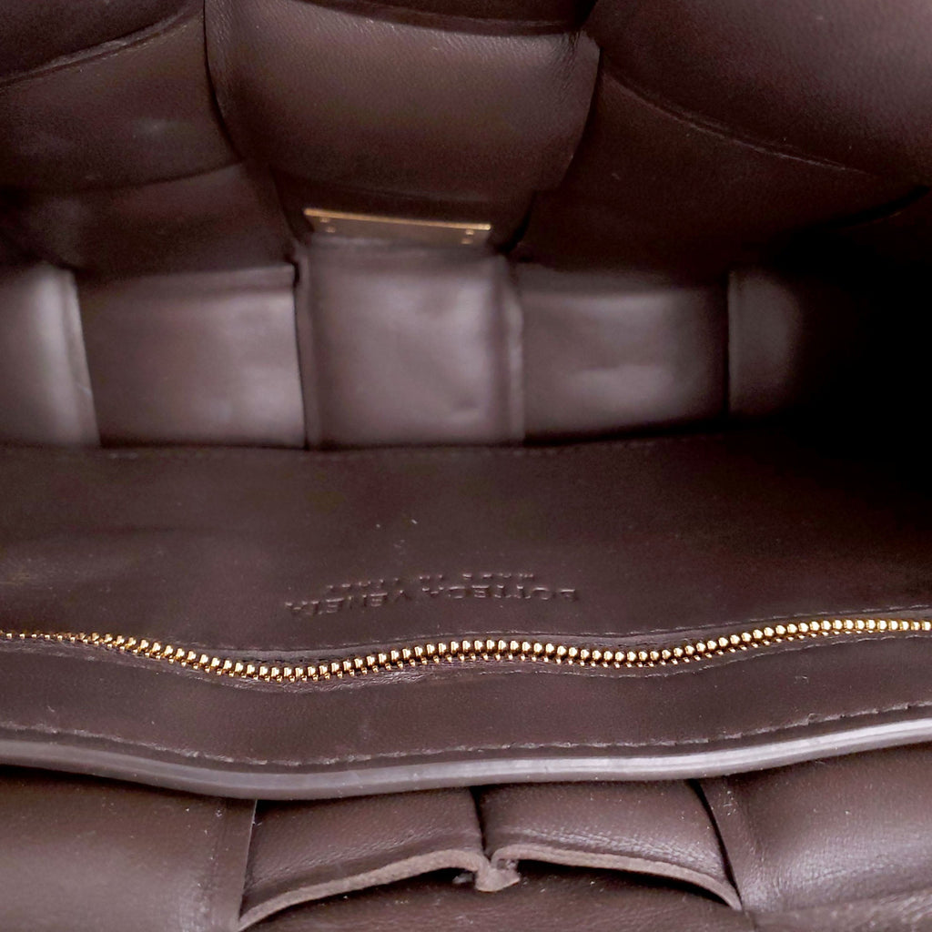 BOTTEGA VENETA BROWN LEATHER PADDED CASSETTE BAG WITH GOLD CHAIN