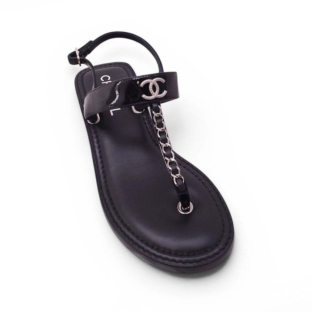 CHANEL 22C BLACK PATENT SILVER CHAIN CC LOGO SANDALS - SIZE 36.5