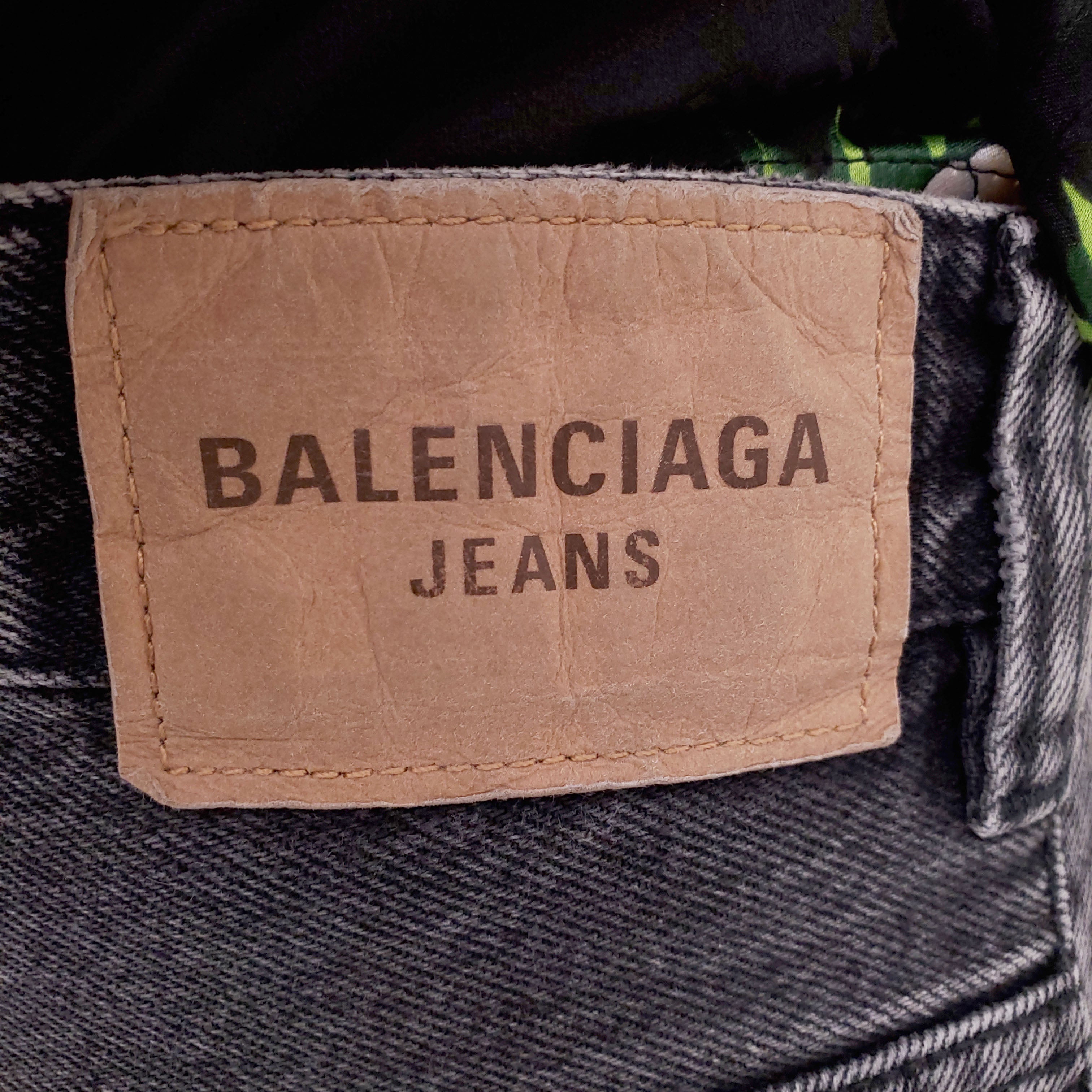 BALENCIAGA DISTRESSED BLACK LOGO JORTS - SIZE M
