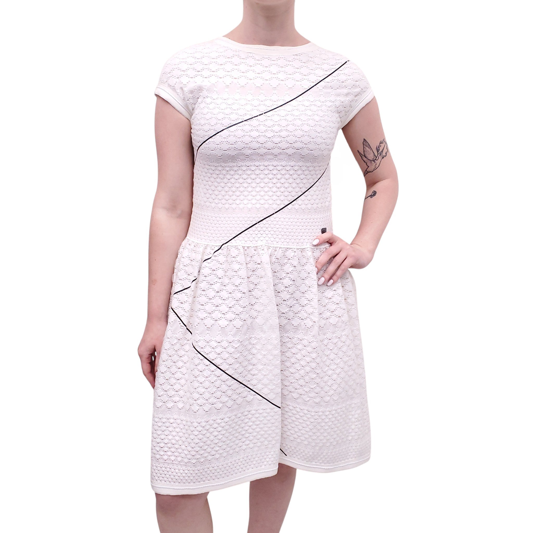 CHANEL WHITE DRESS WITH BLACK STITCHING DETAIL - SIZE 36