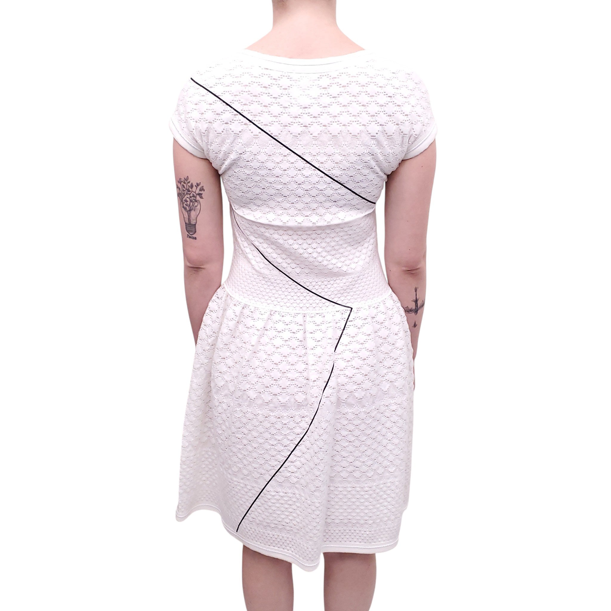 CHANEL WHITE DRESS WITH BLACK STITCHING DETAIL - SIZE 36
