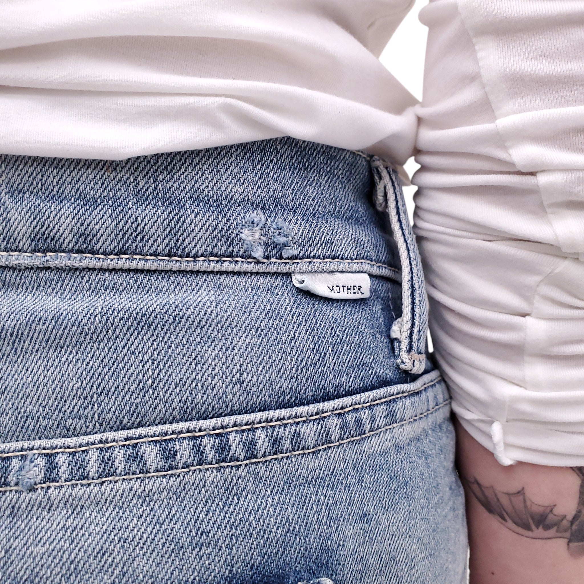 MOTHER 'THE TEASER FRAY' DENIM SHORTS  - SIZE 24